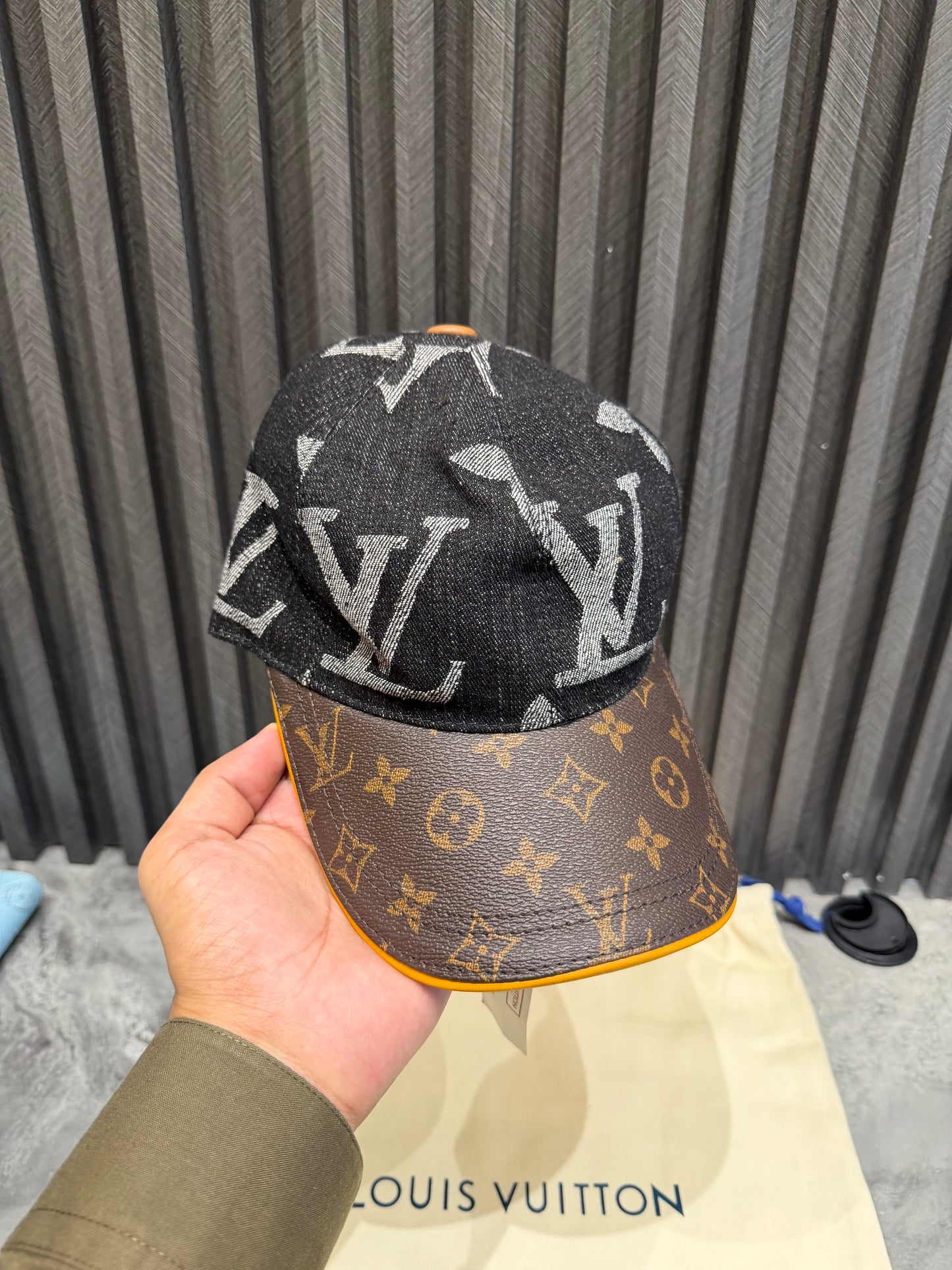LV CAP HIGH GRADE