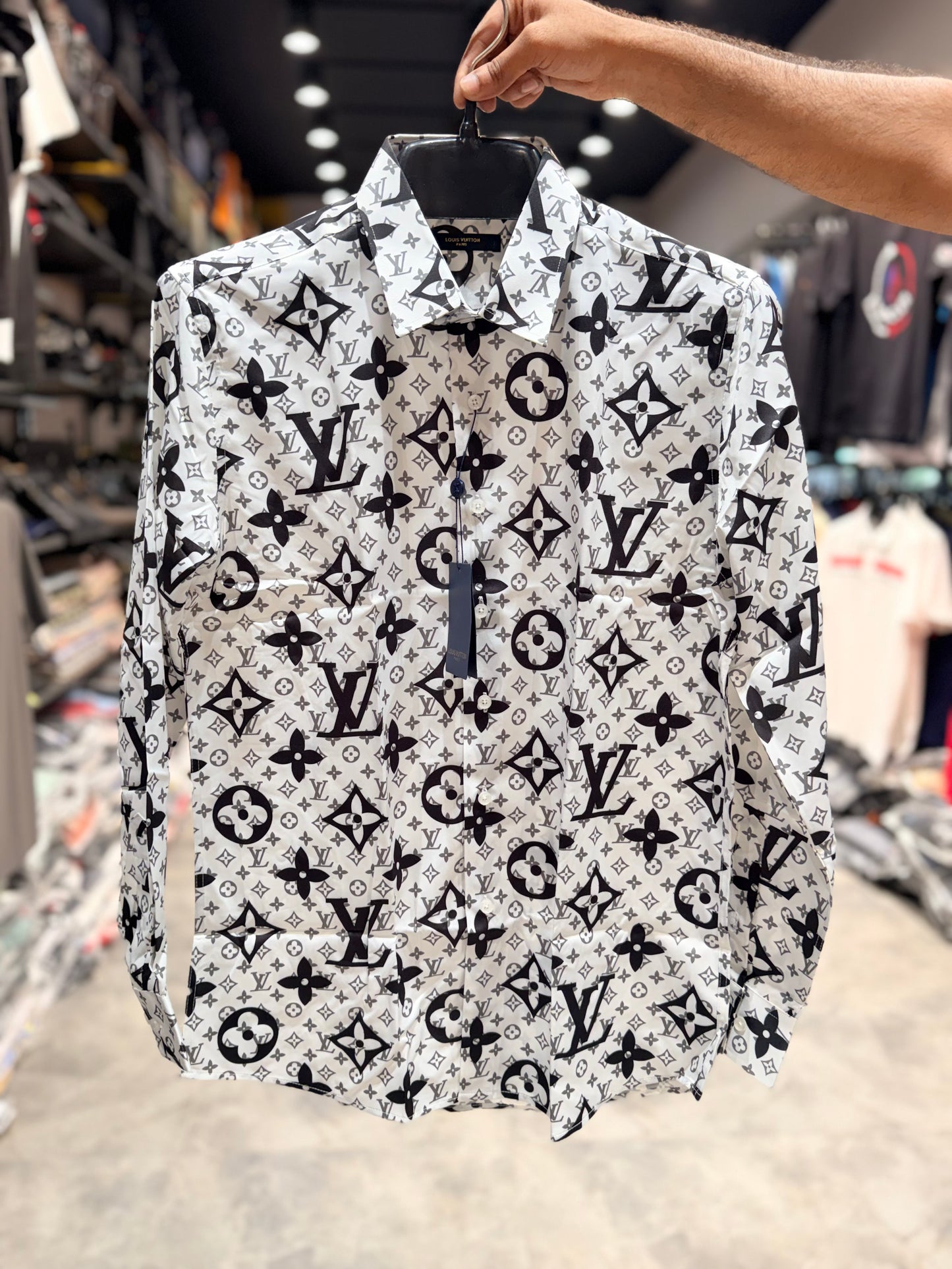 LV BUTTON DOWN