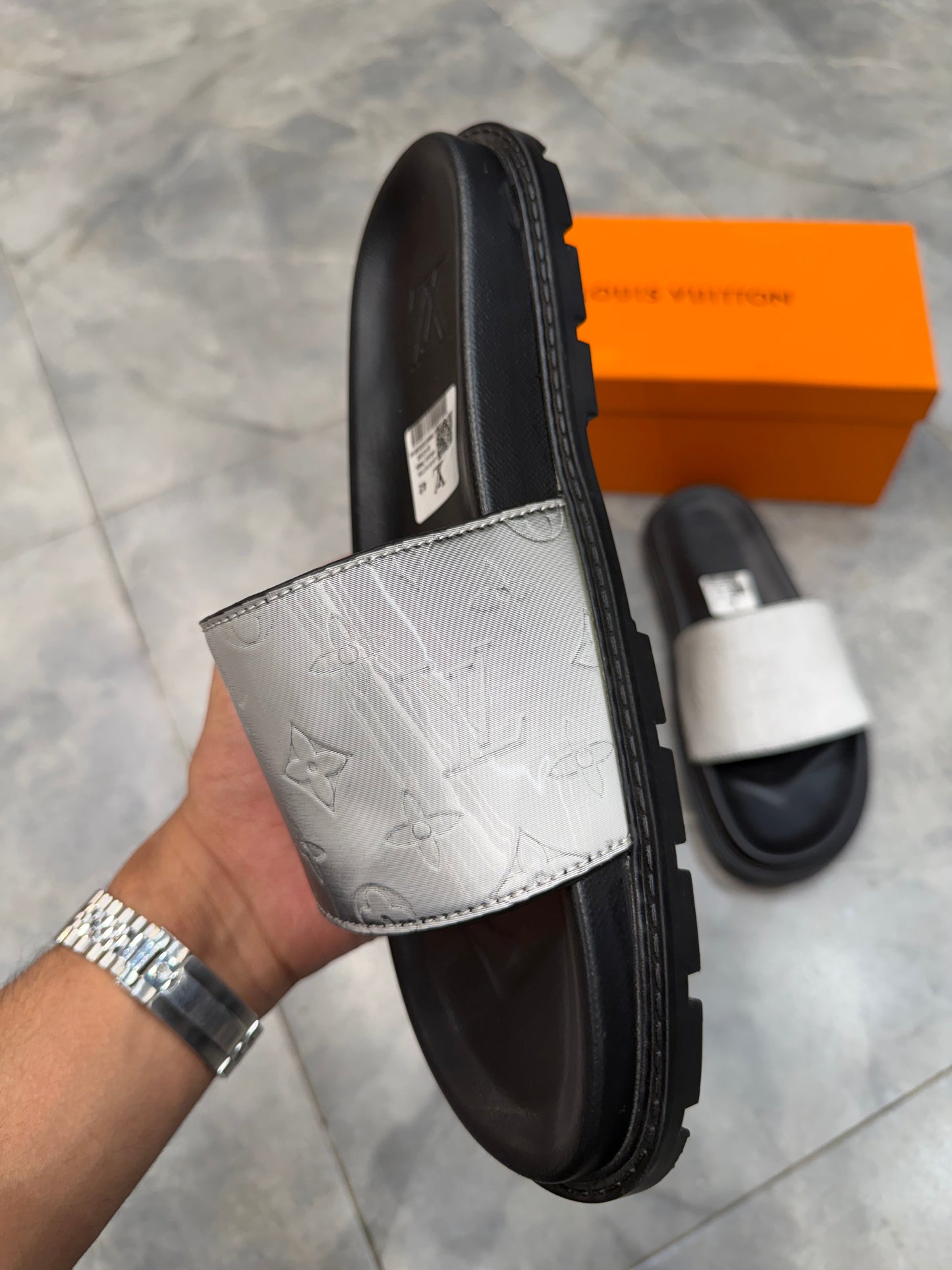 LV reflected HIGH GRADE SLIPPER