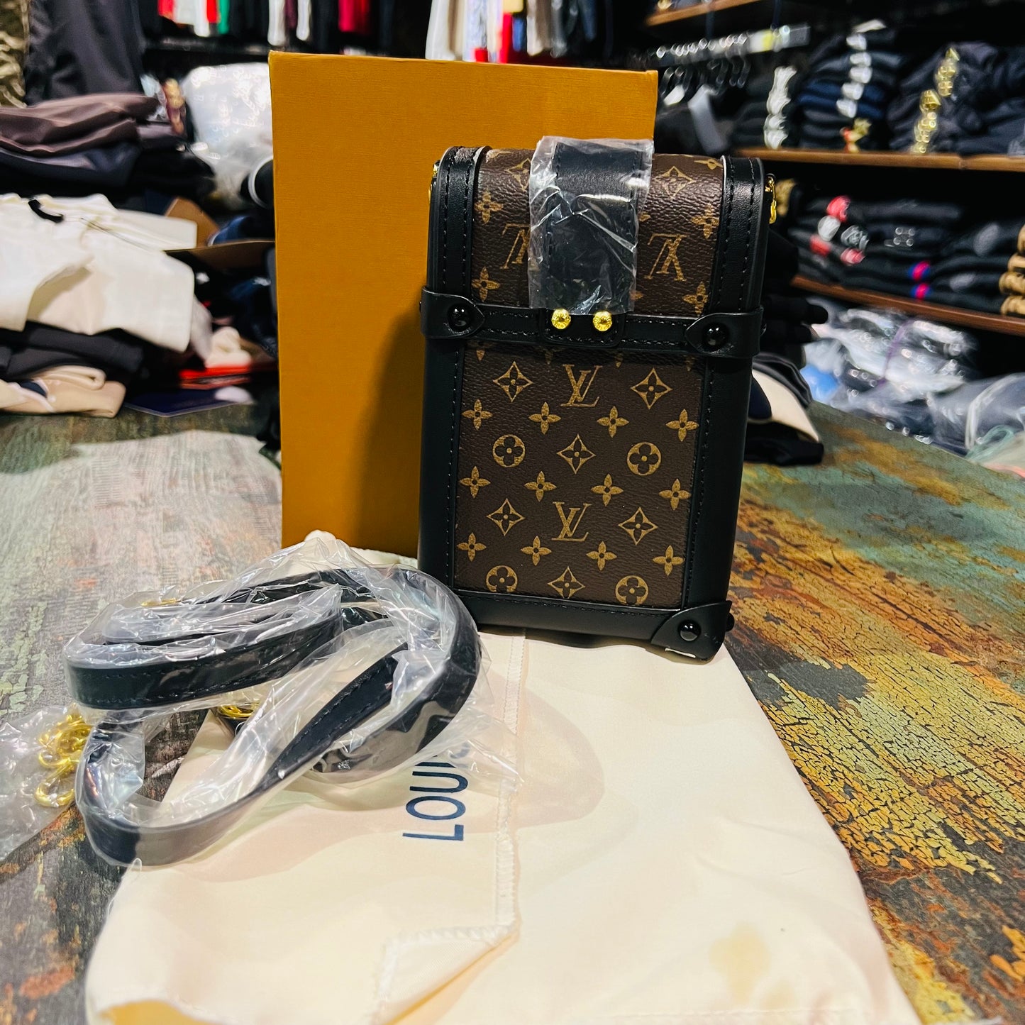 LV TRUNK 28