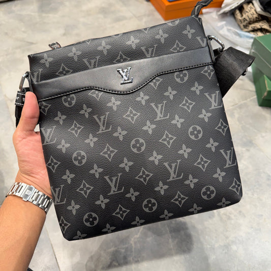 LV CROSS BODY BAG