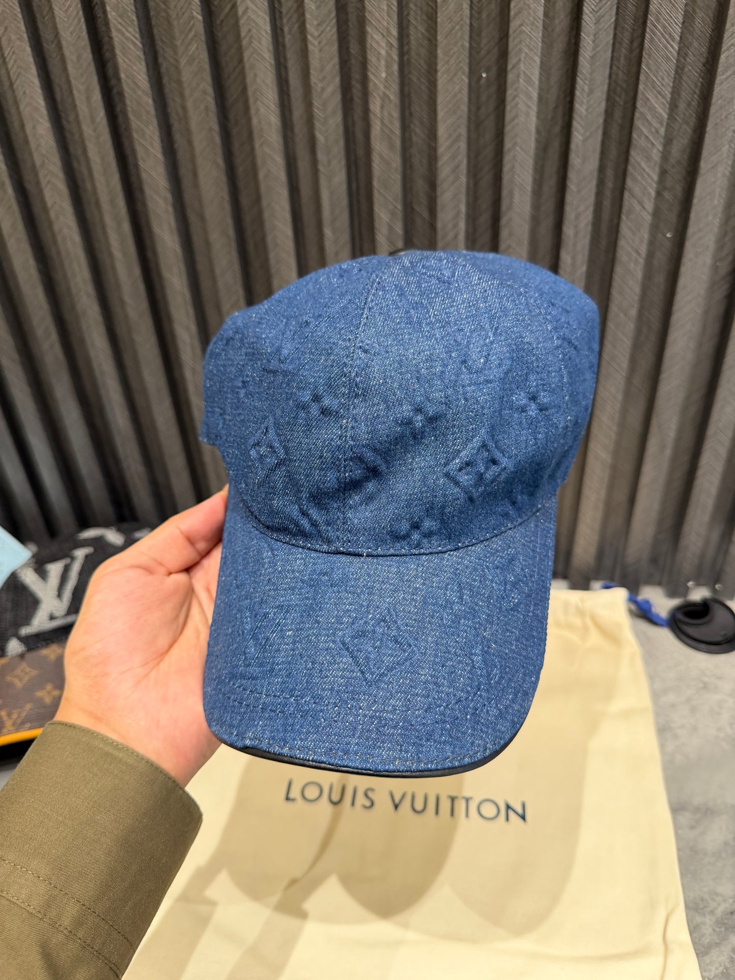 LV CAP HIGH GRADE