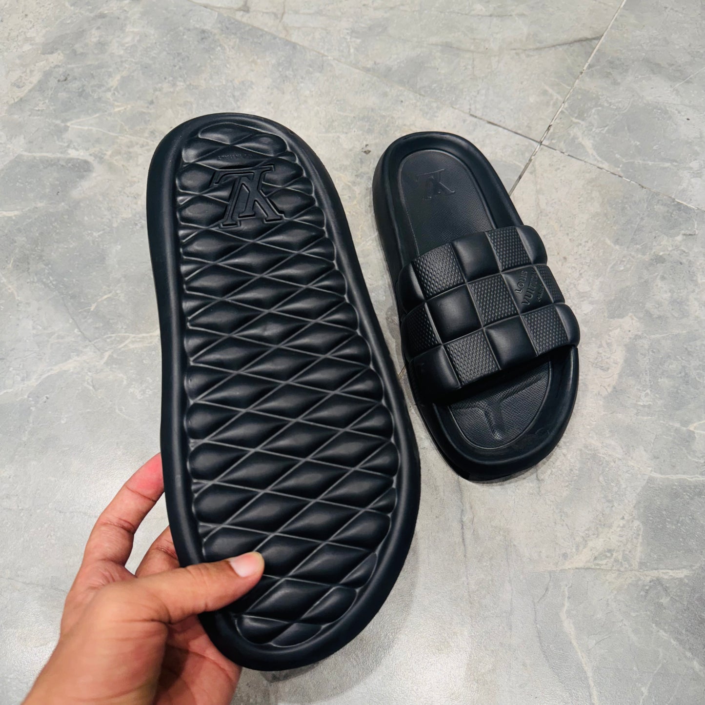 LV SLIPPER