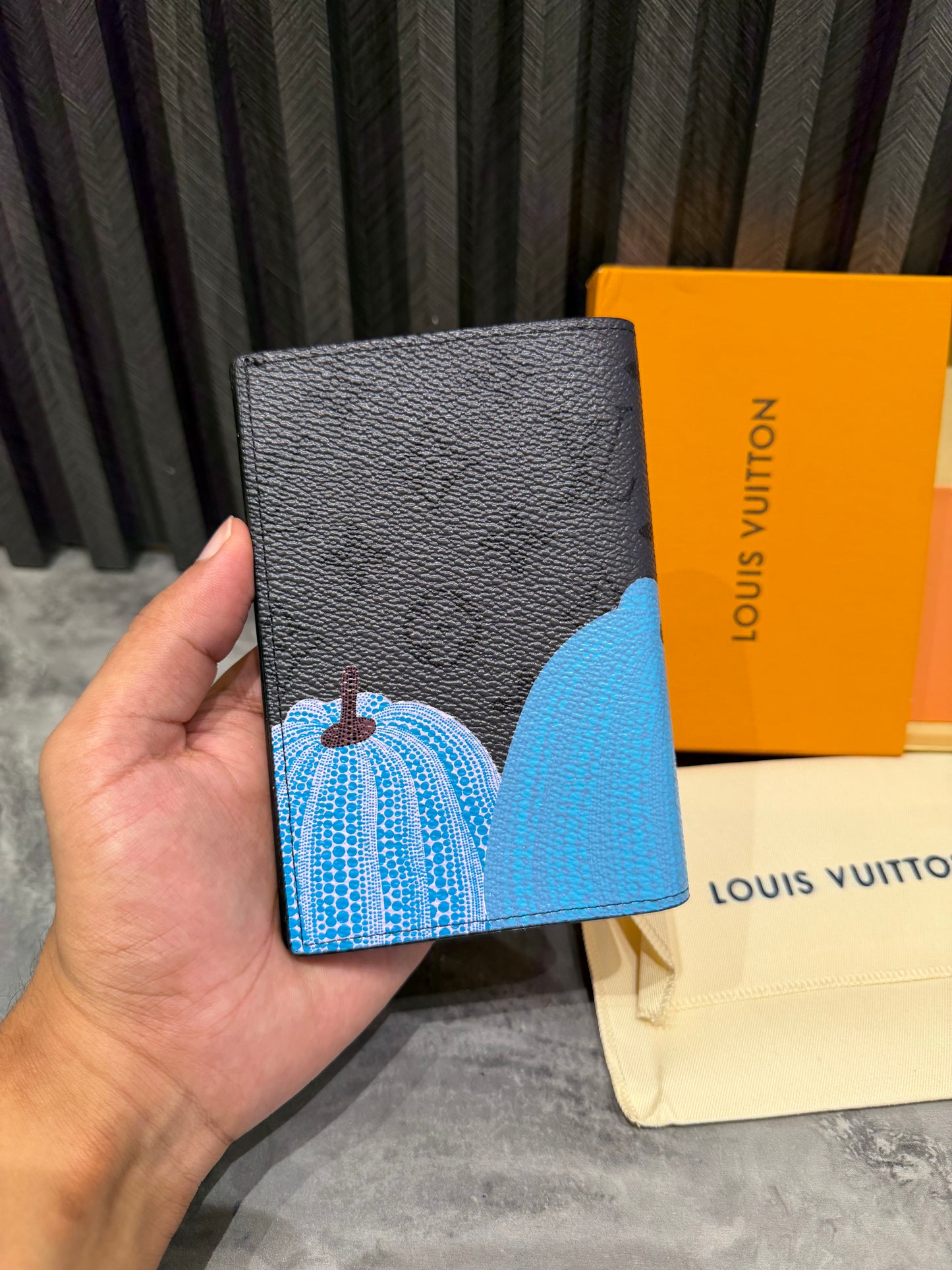 LV WALLET 1.1 GRADE