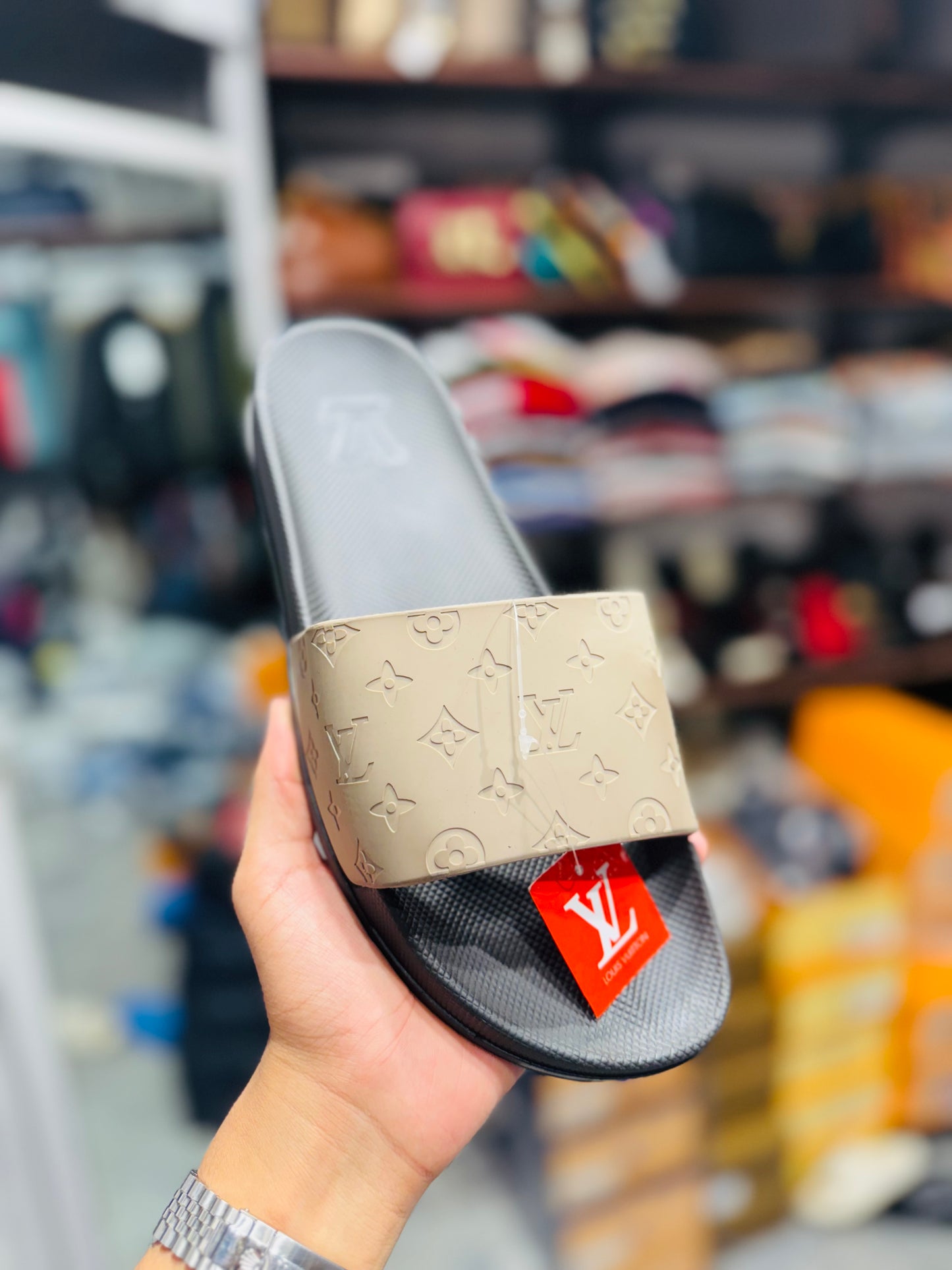 LV SLIPPER