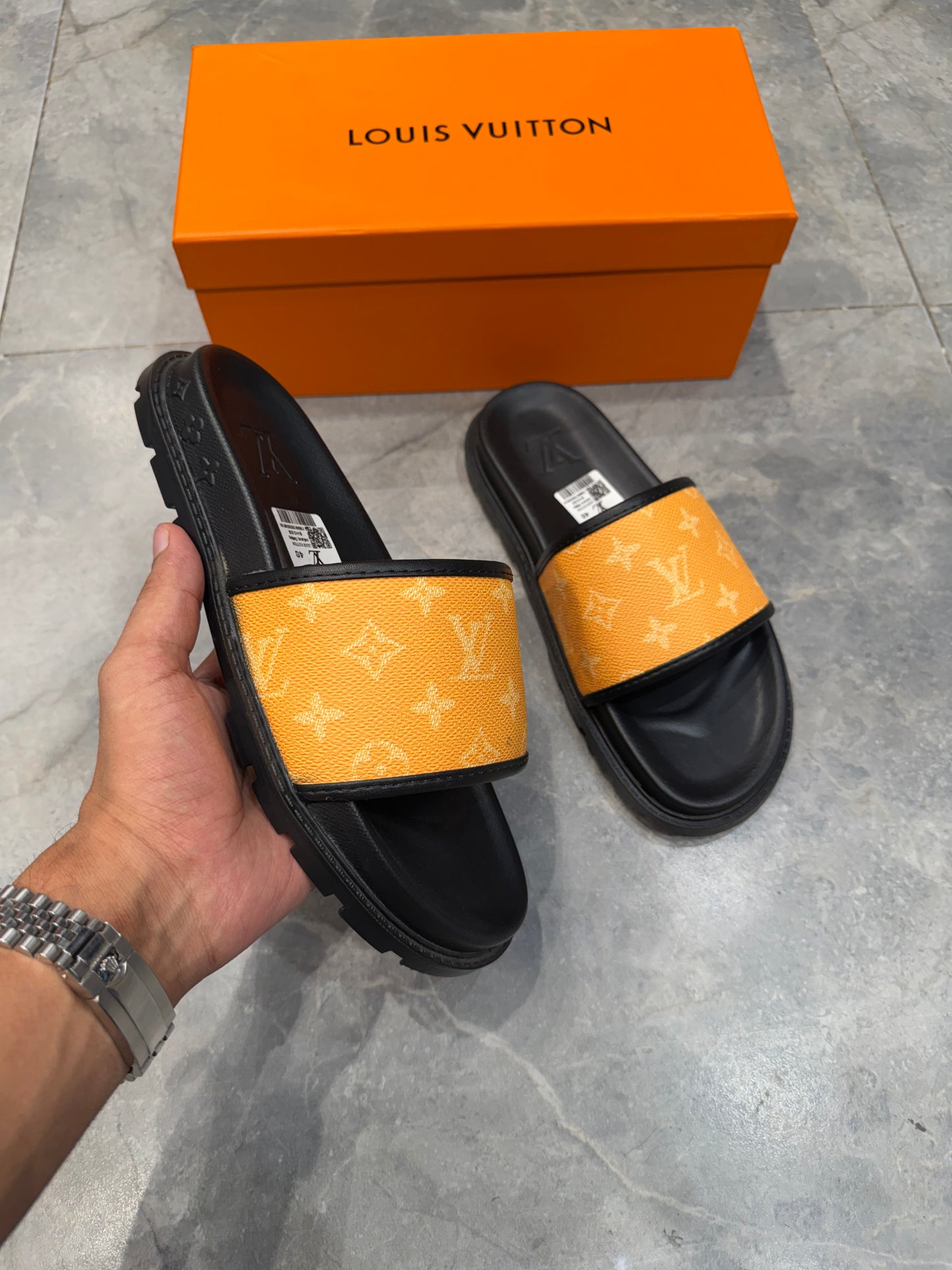 LV HIGH GRADE SLIPPER