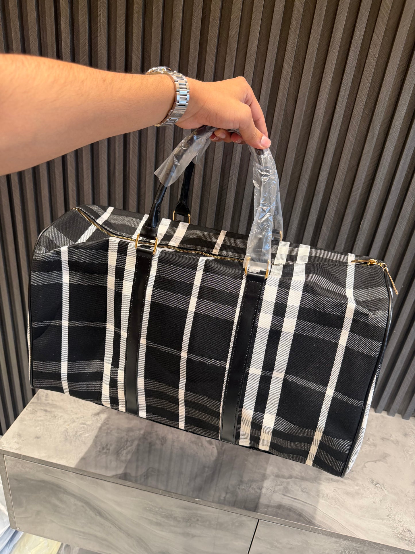 BURBERRY LUGGAGE BAG