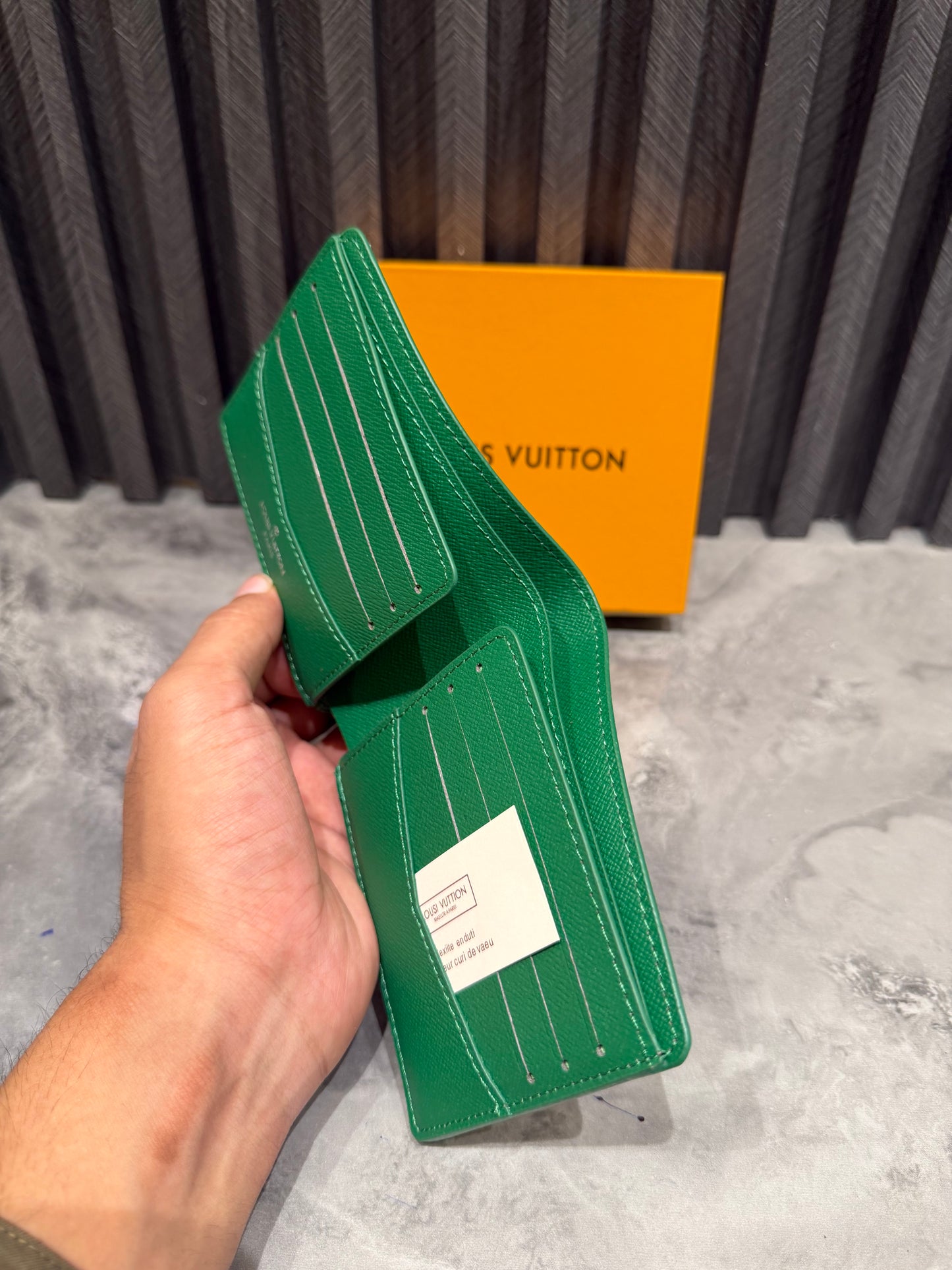 LV WALLET 1.1 GRADE