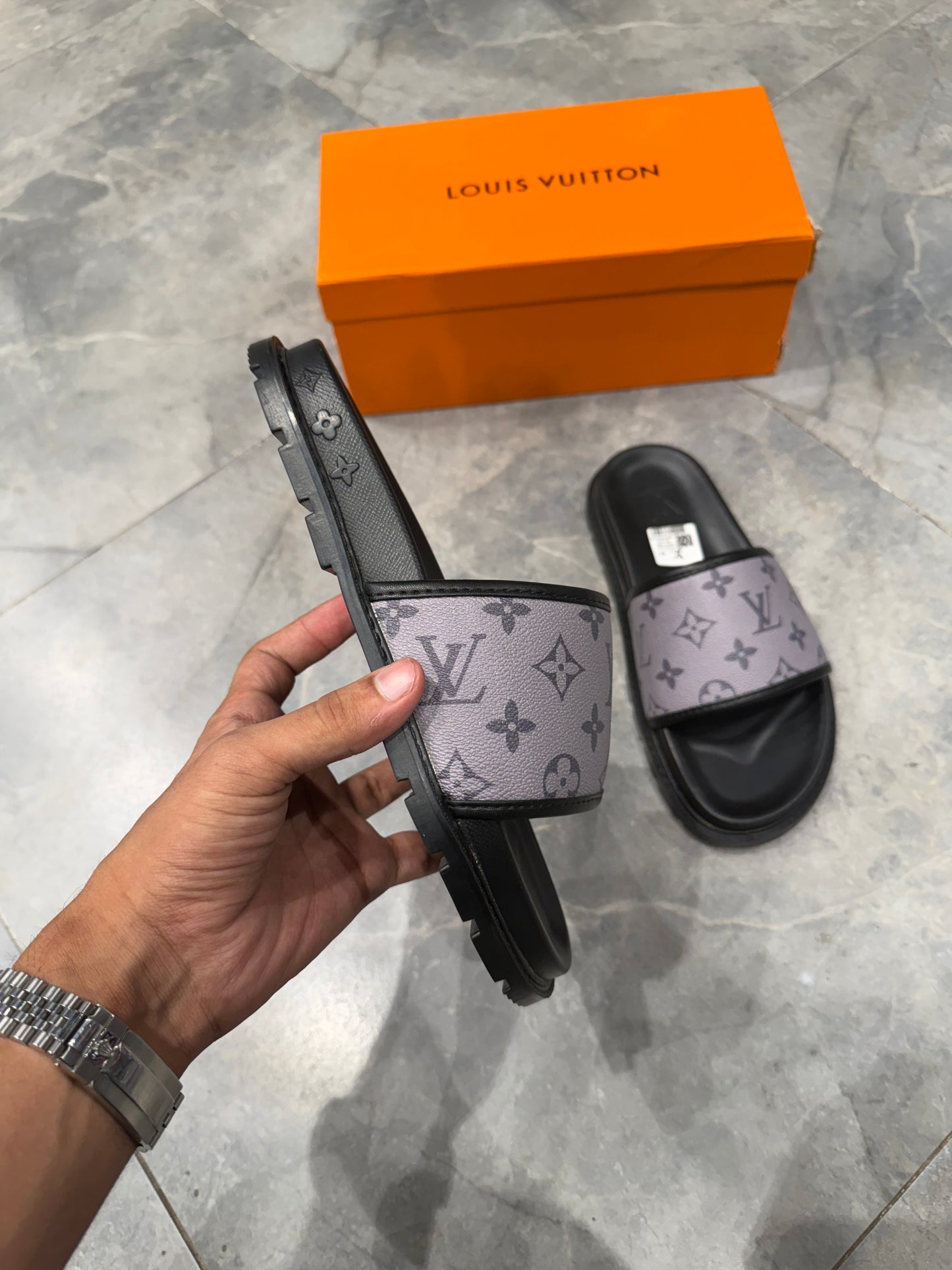 LV HIGH GRADE SLIPPER