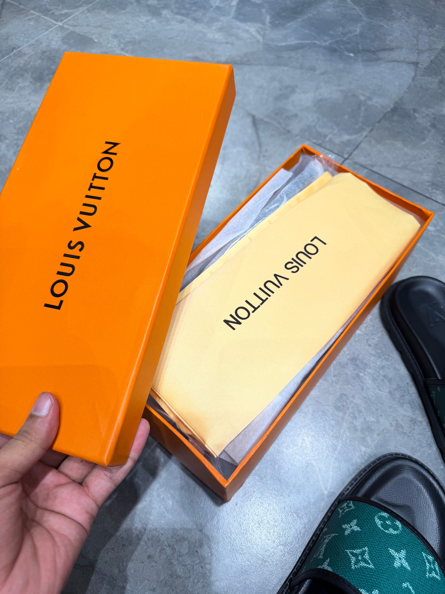 LV HIGH GRADE SLIPPER