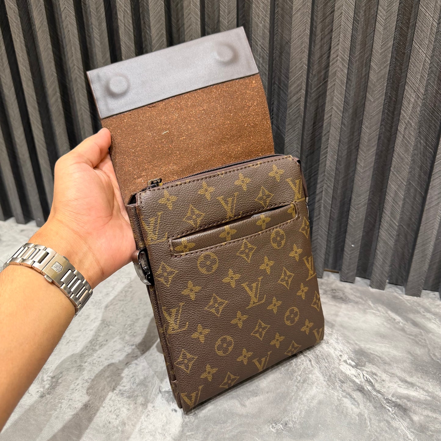 LV SIDE BAG