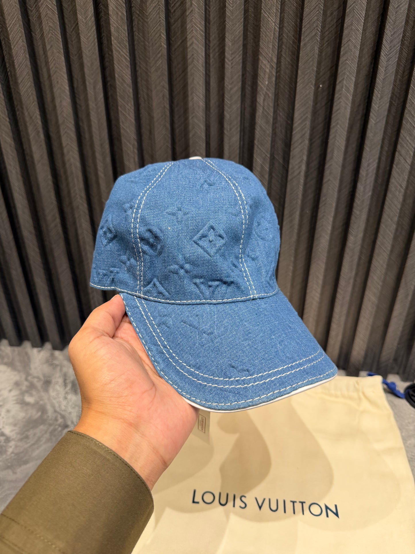 LV CAP HIGH GRADE