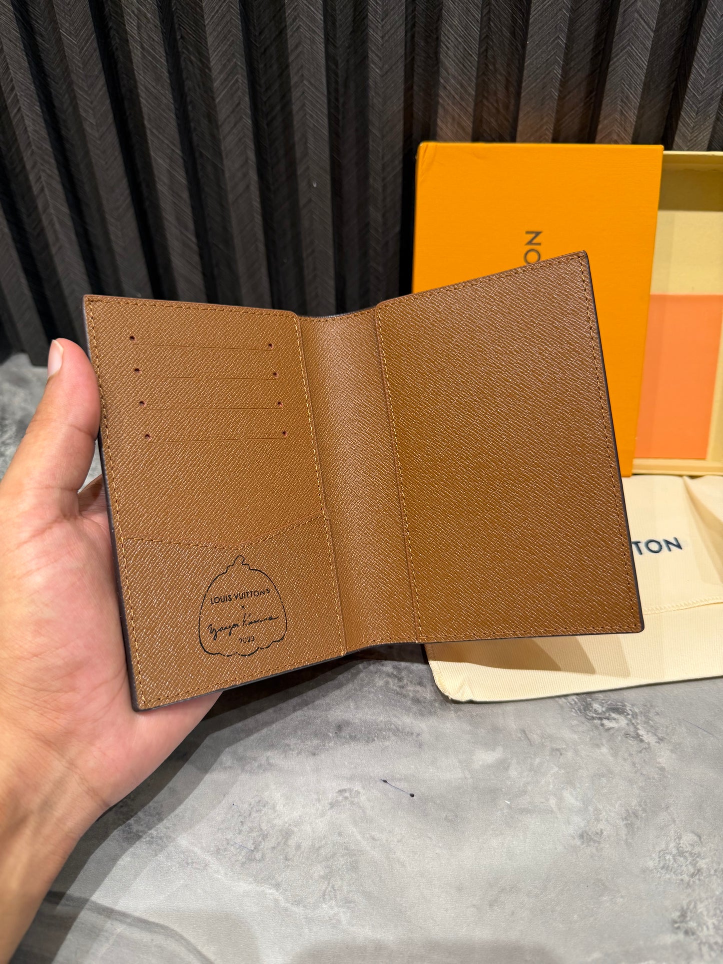 LV WALLET 1.1 GRADE