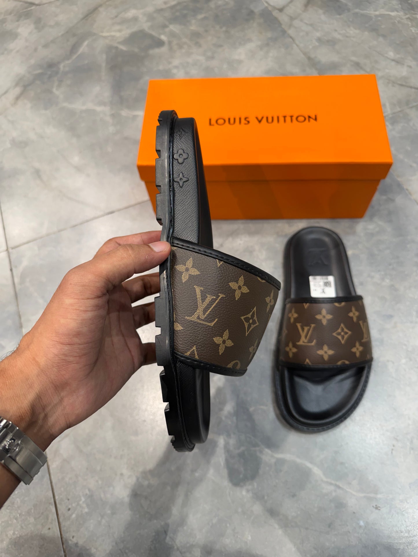 LV HIGH GRADE SLIPPER