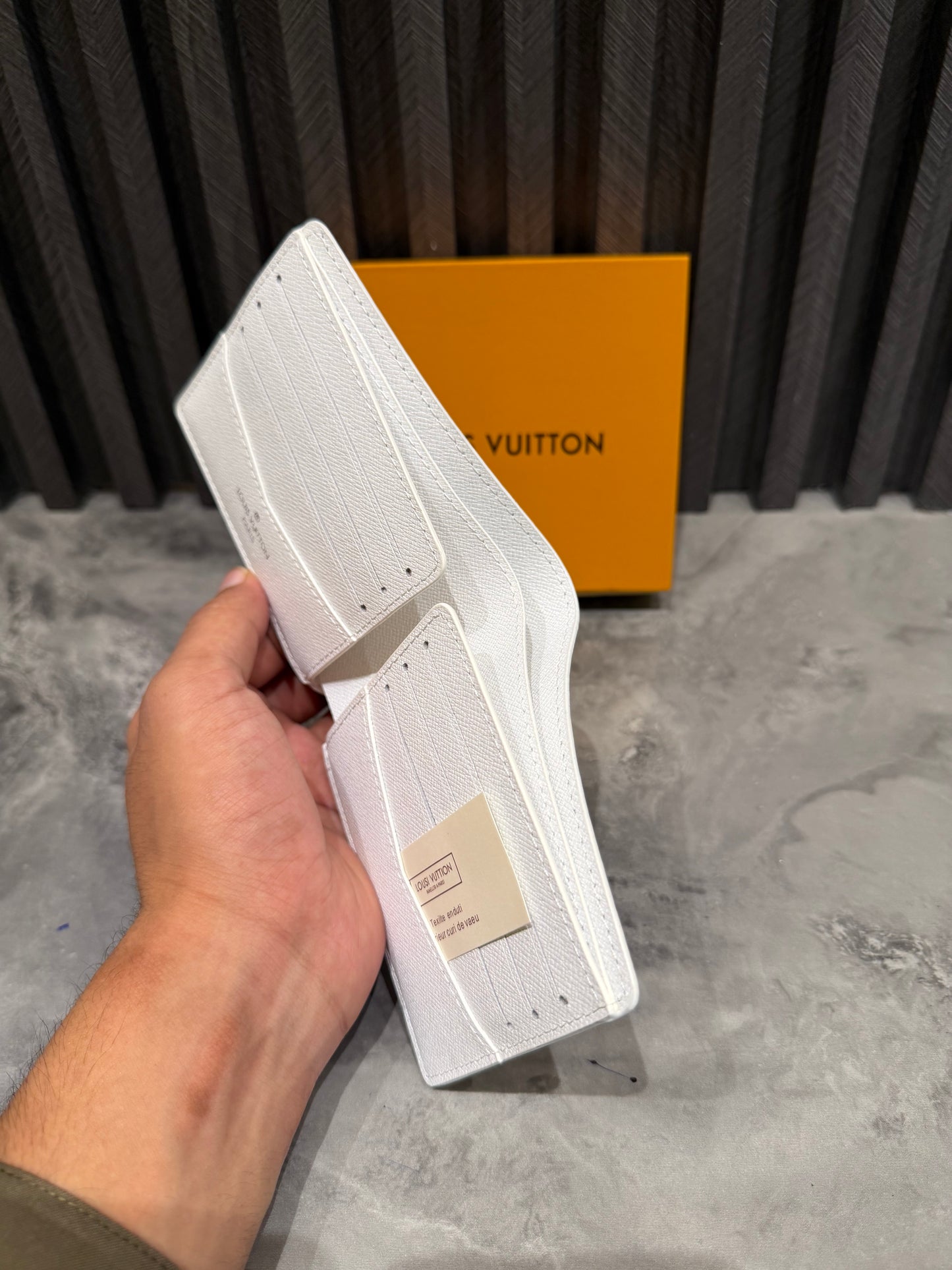 LV WALLET 1.1 GRADE