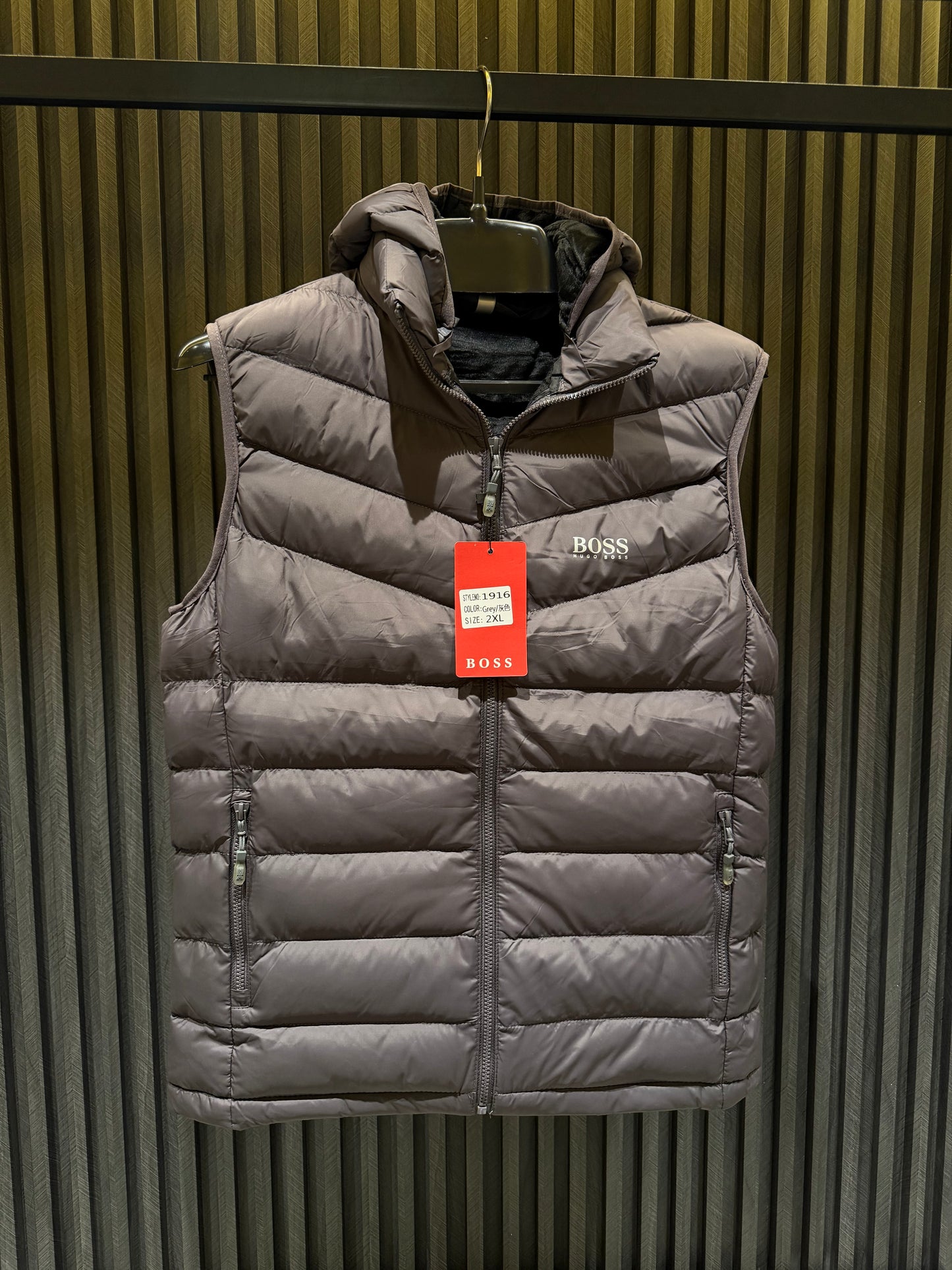 BOSS SLEEVLESS JACKET
