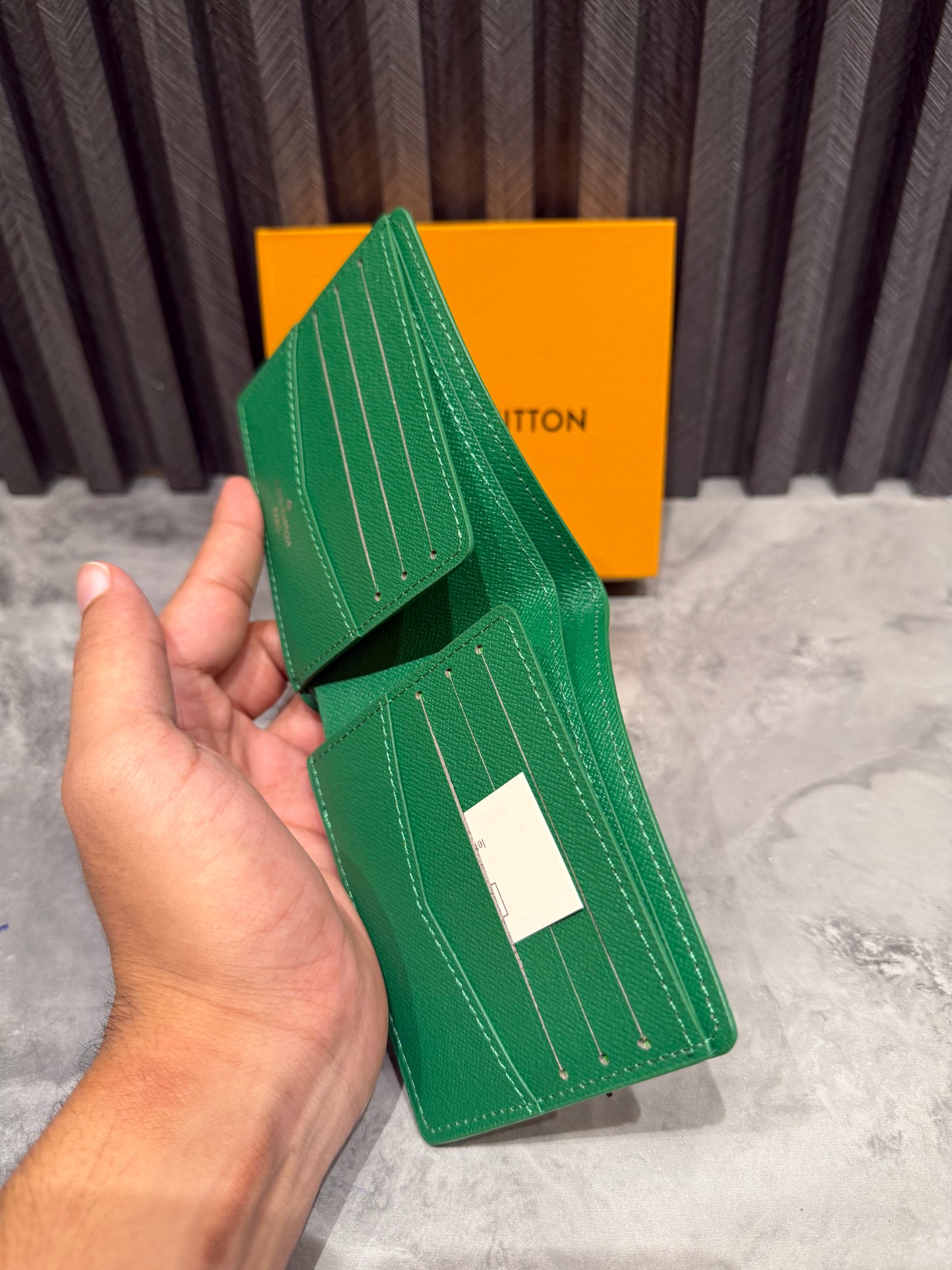LV WALLET 1.1 GRADE