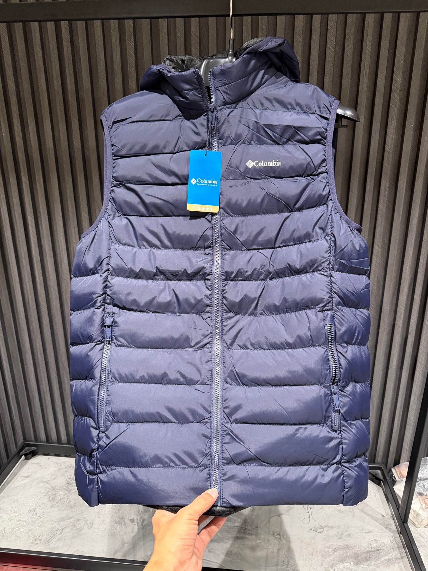 COLUMBIA SLEEVLESS JACKET