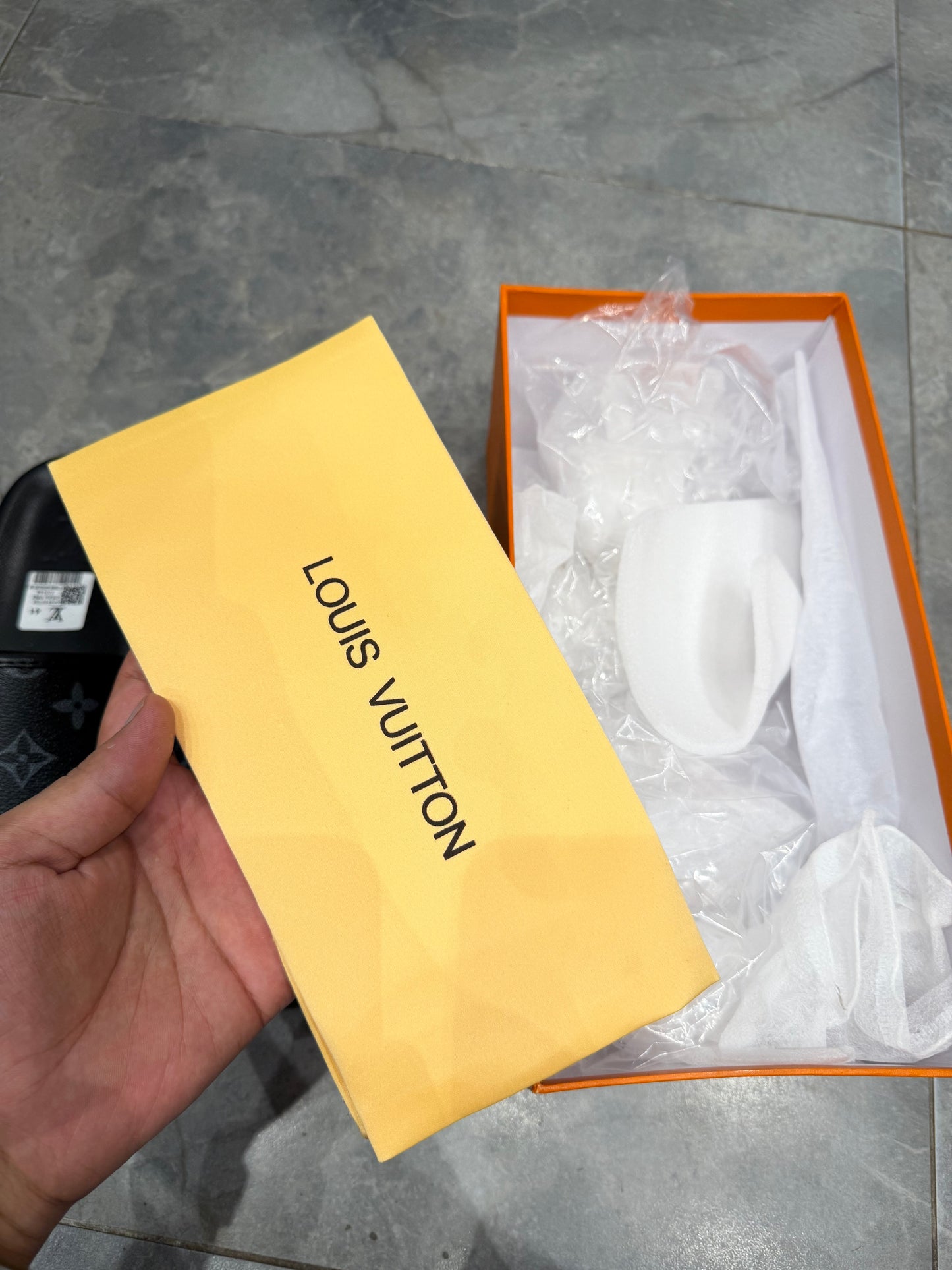 LV HIGH GRADE SLIPPER