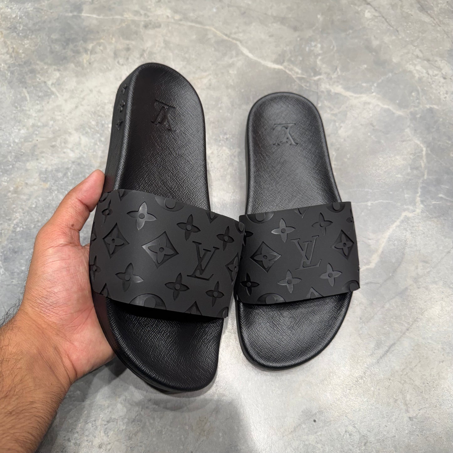 LV SLIPPER