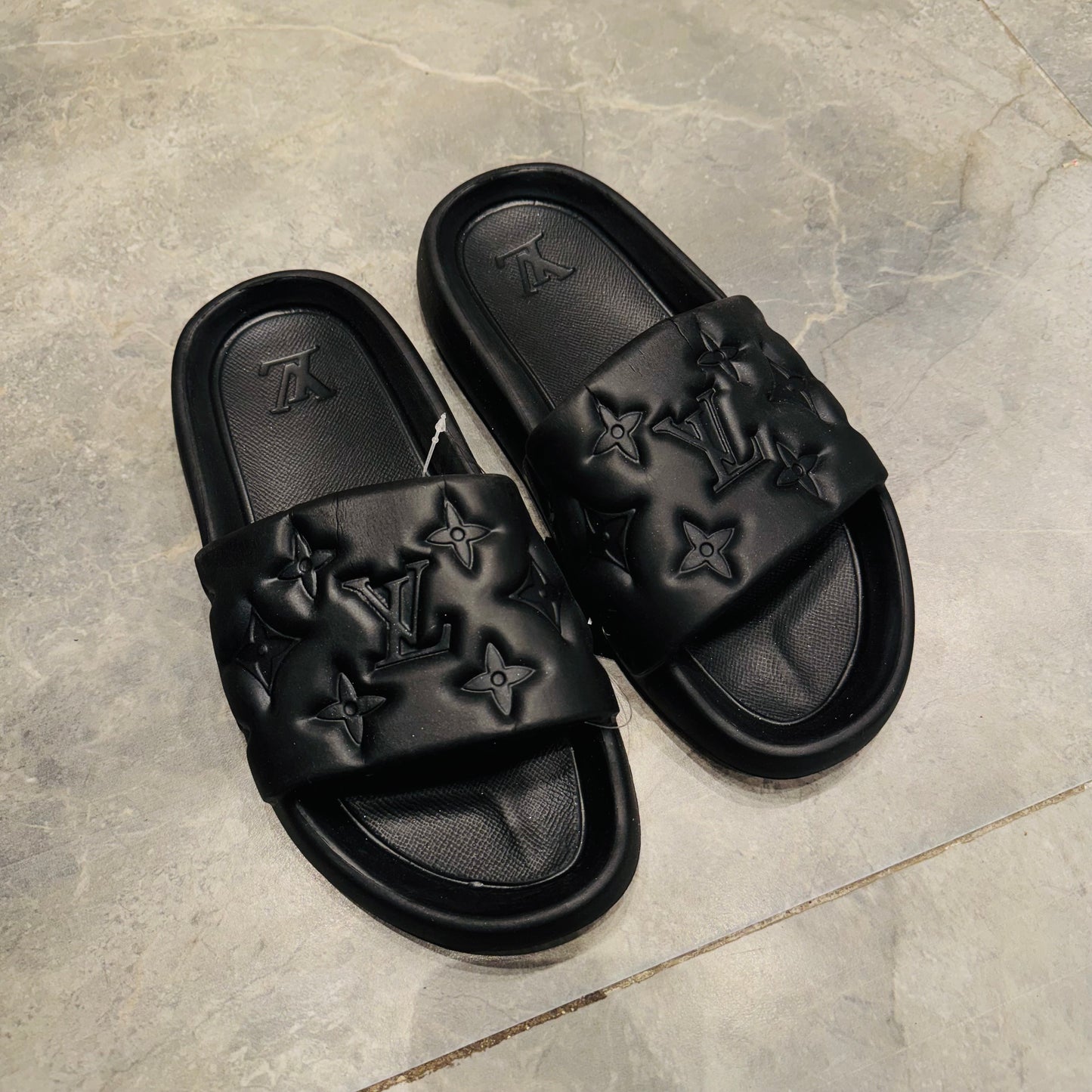 LV SLIPPER