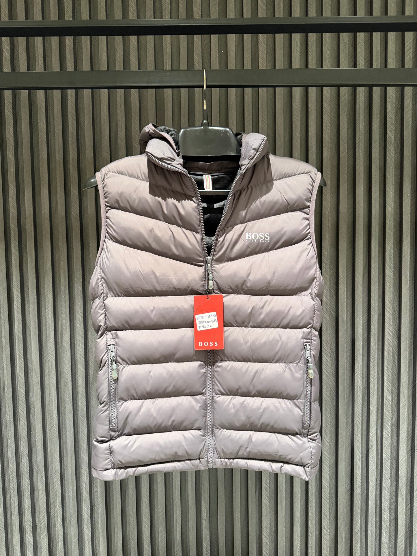 BOSS SLEEVLESS JACKET