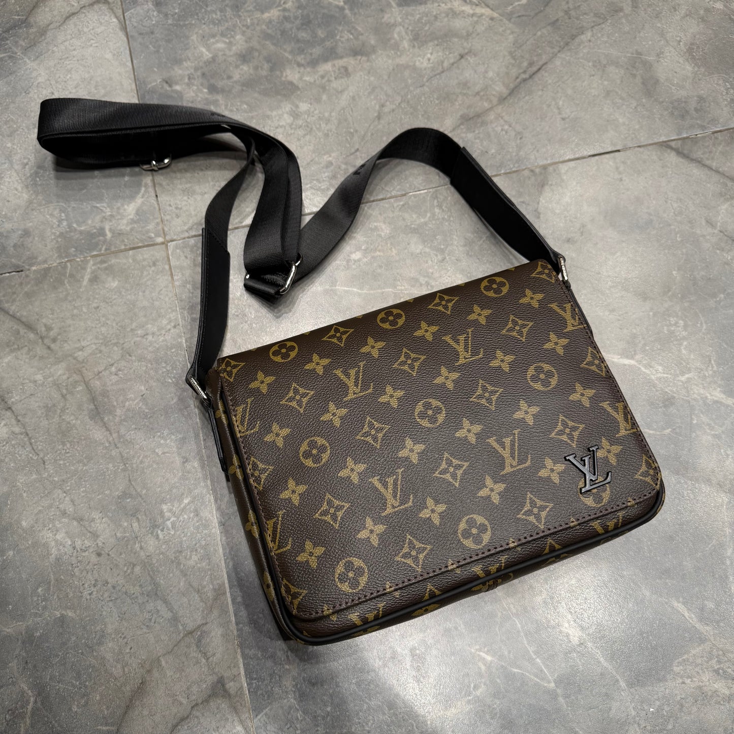 LV SIDE BAG