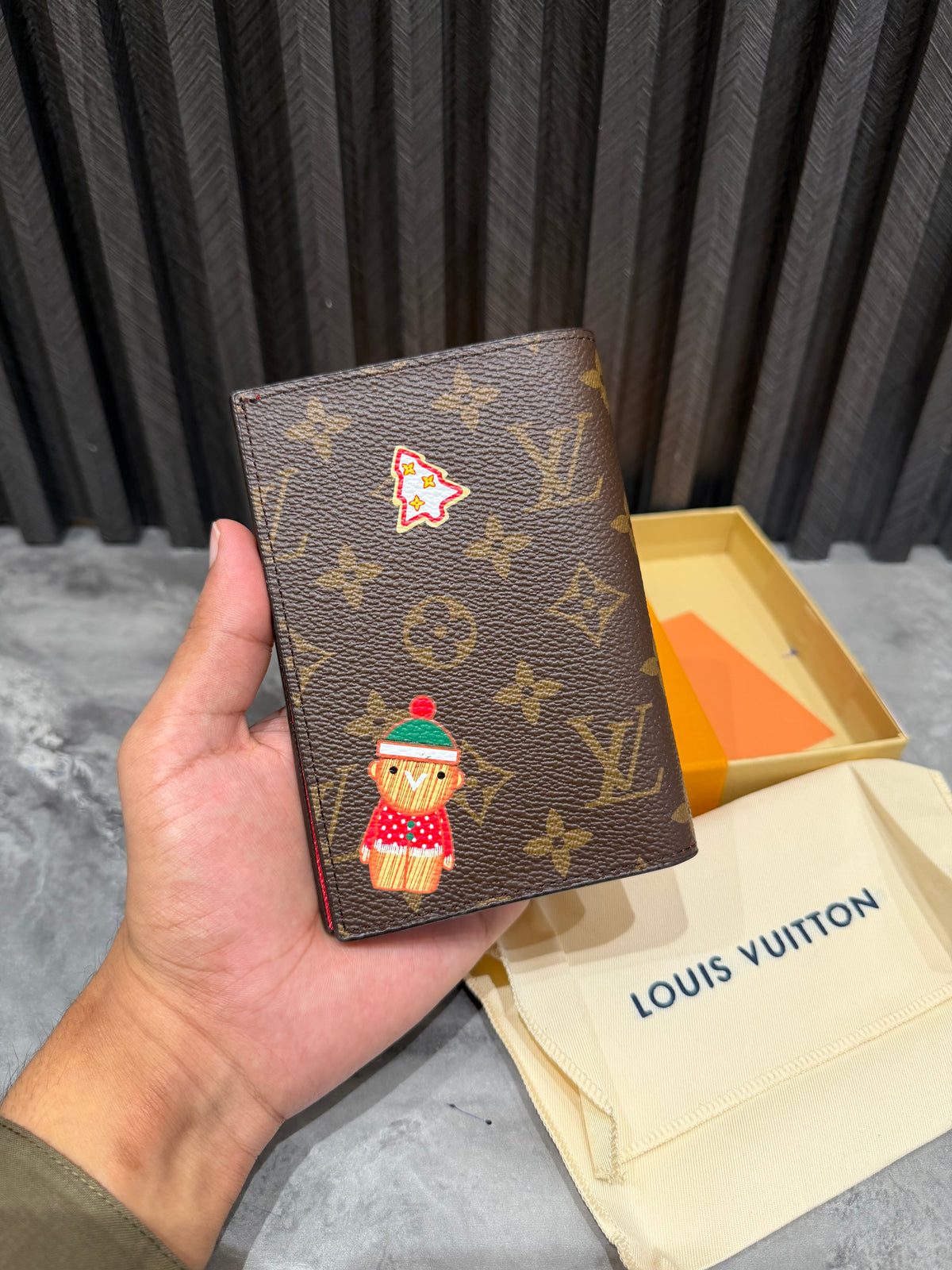 LV WALLET 1.1 GRADE