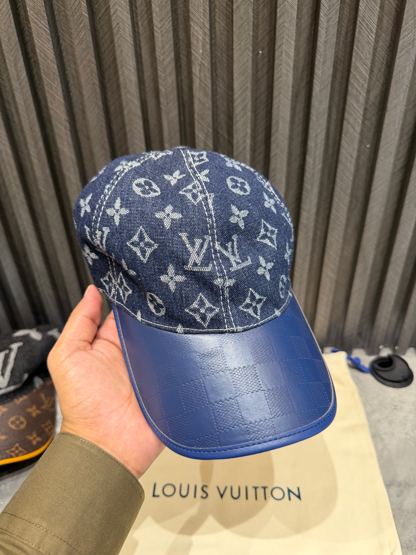 LV CAP HIGH GRADE