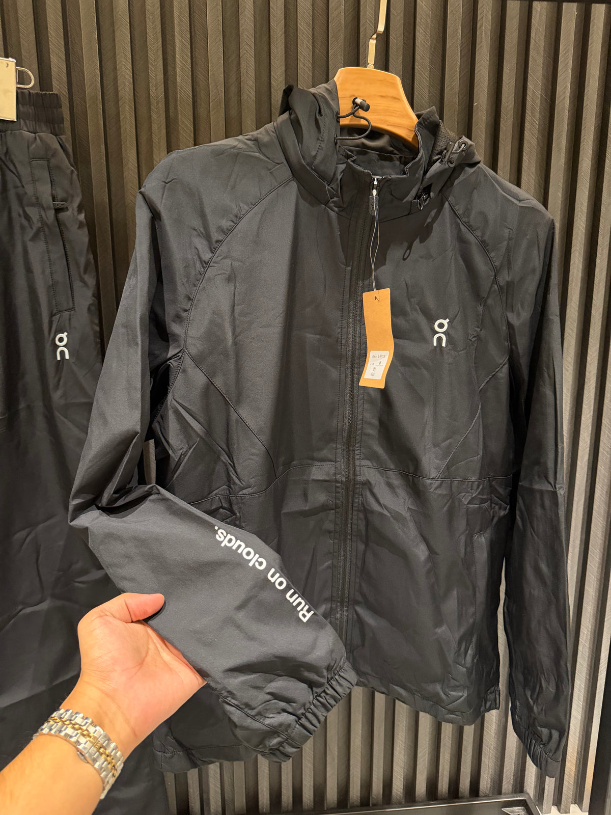 ON CLOUD TRACKSUIT