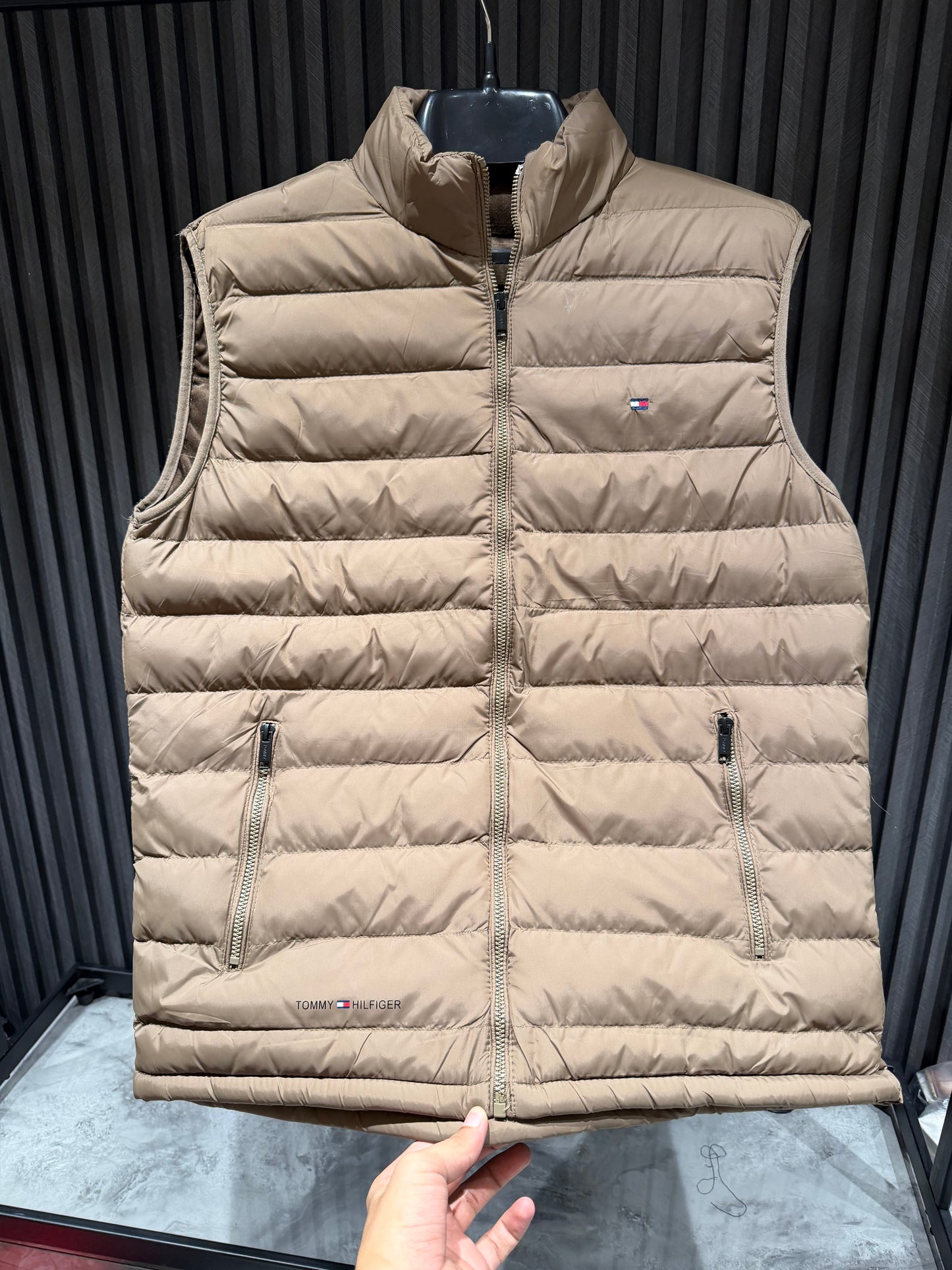TOMMY SLEEVLESS JACKET