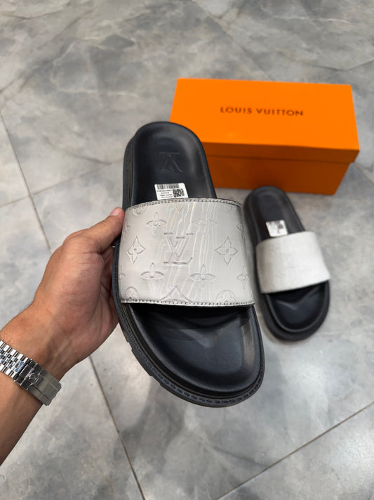 LV reflected HIGH GRADE SLIPPER