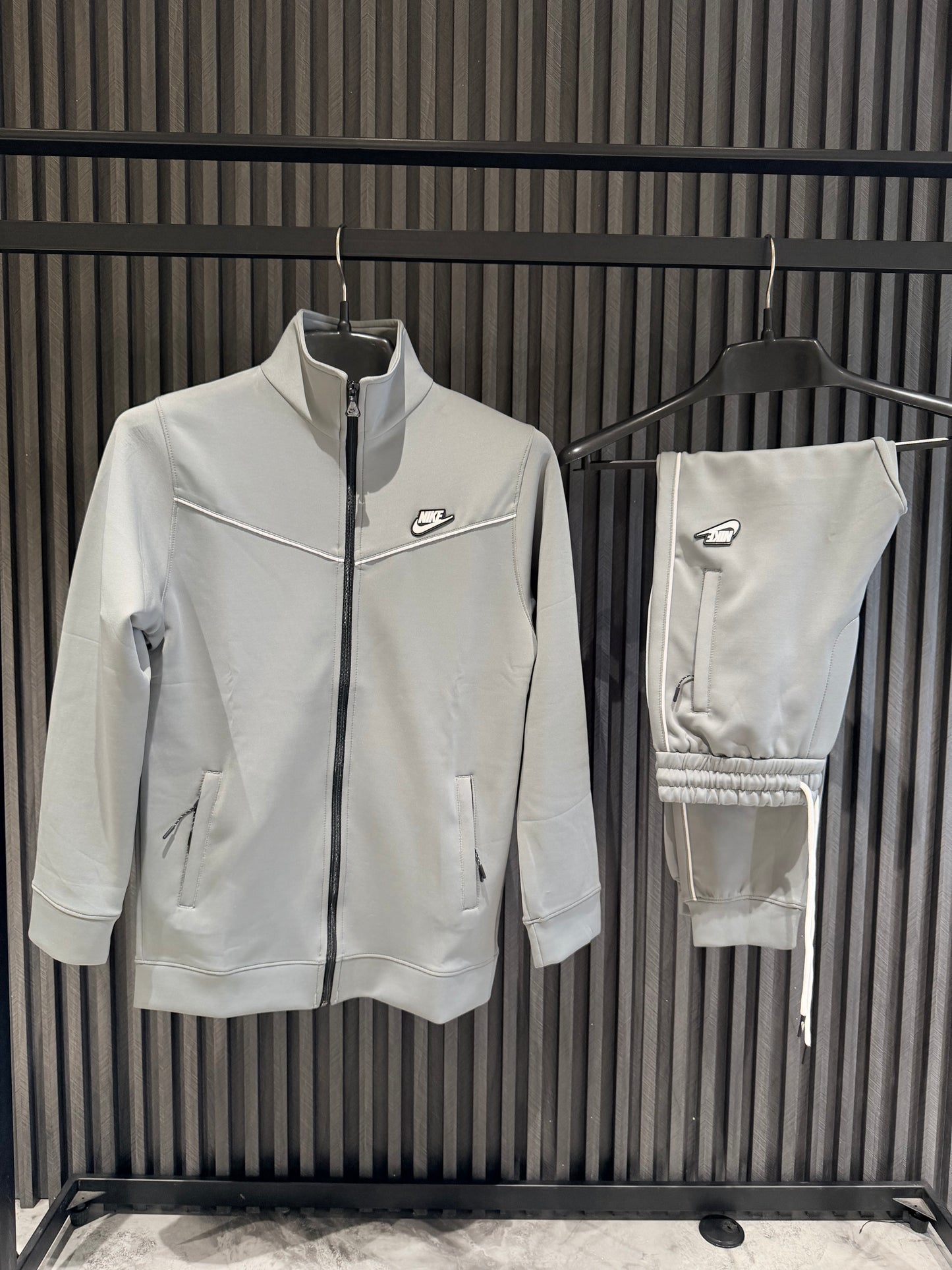 NIKE TRACKSUIT