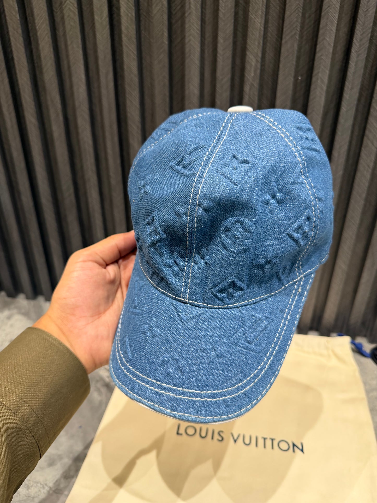 LV CAP HIGH GRADE