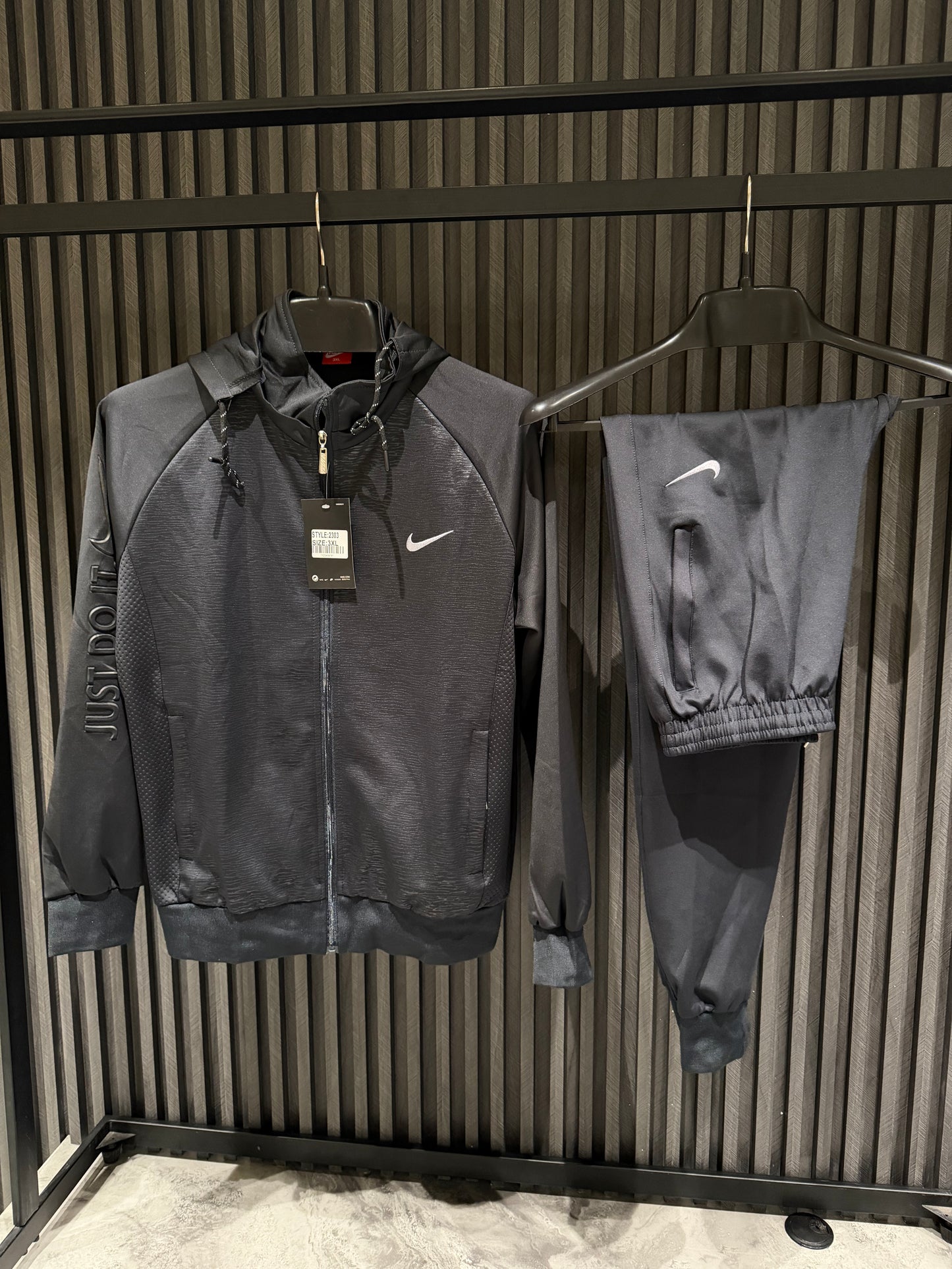 NIKE TRACKSUIT