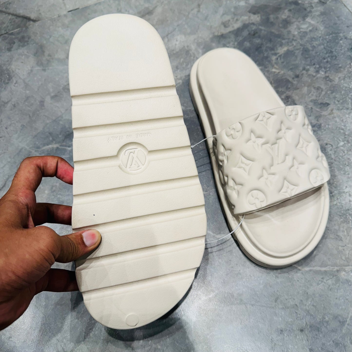 LV SLIPPER