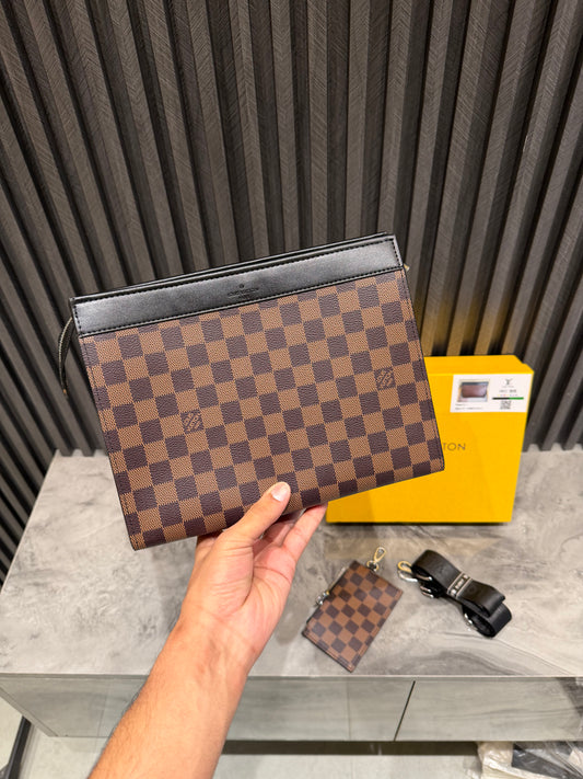 LV MESSENGER BAG