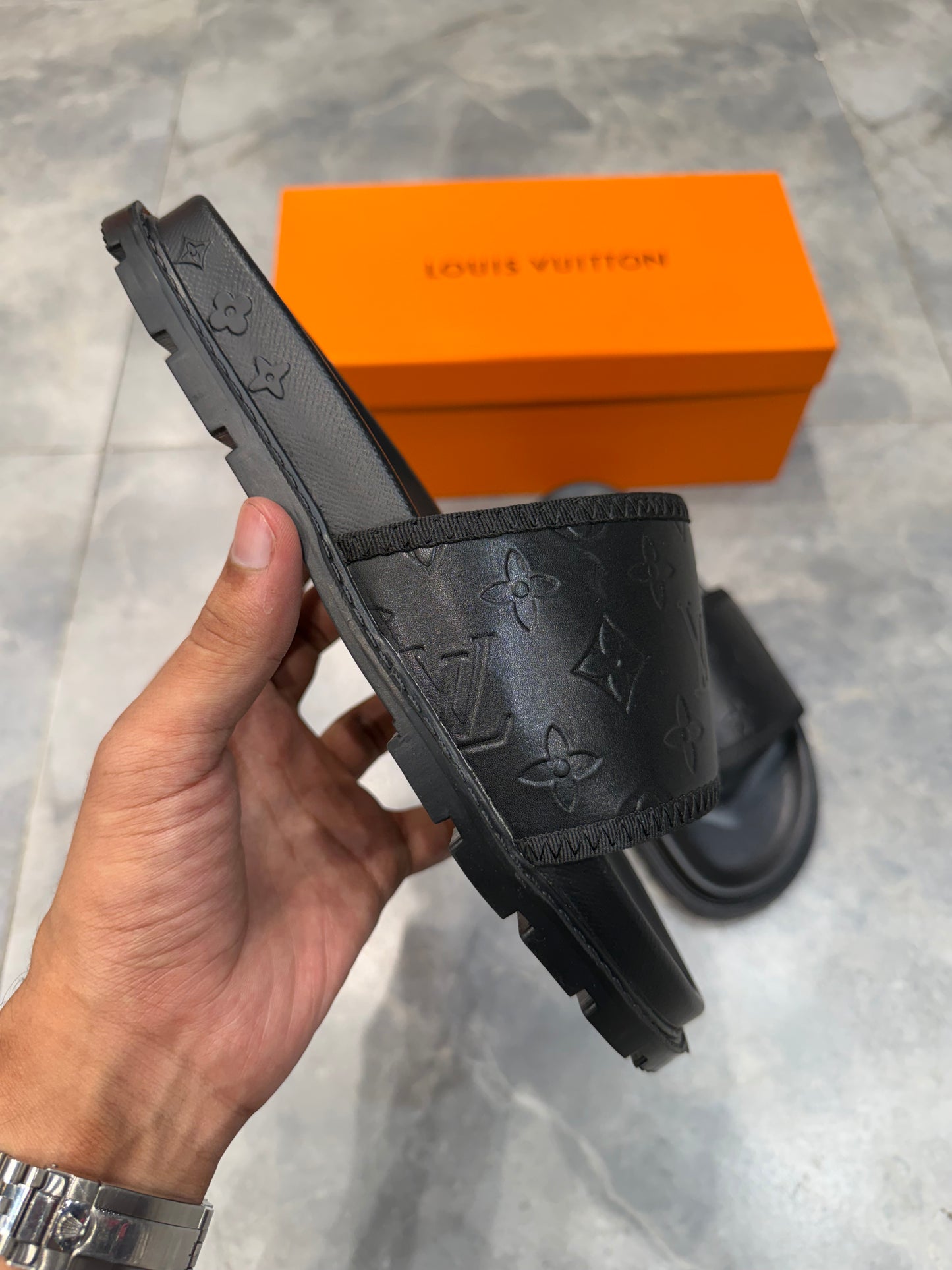 LV HIGH GRADE SLIPPER