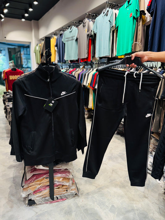 NIKE TRACKSUIT