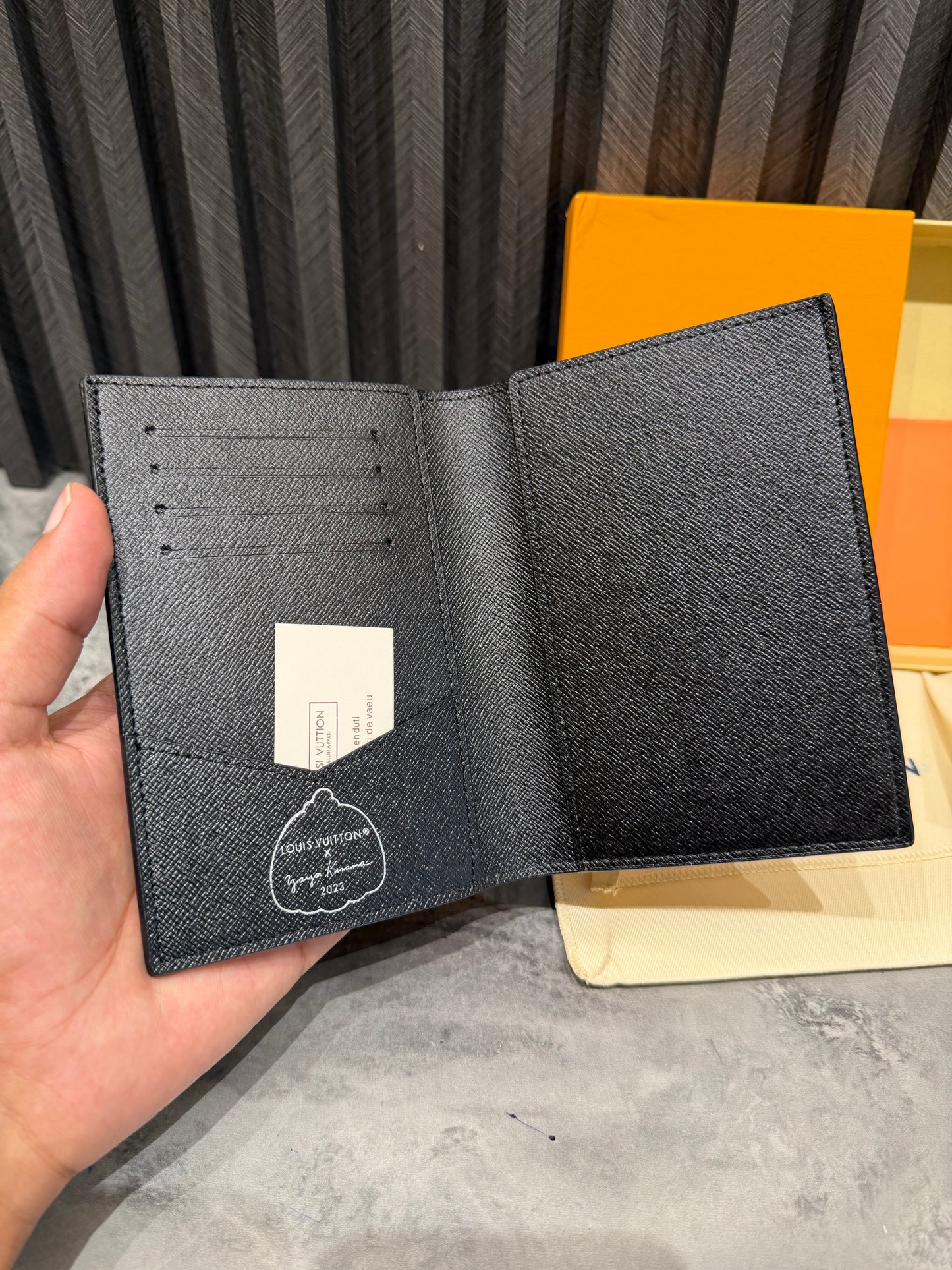 LV WALLET 1.1 GRADE