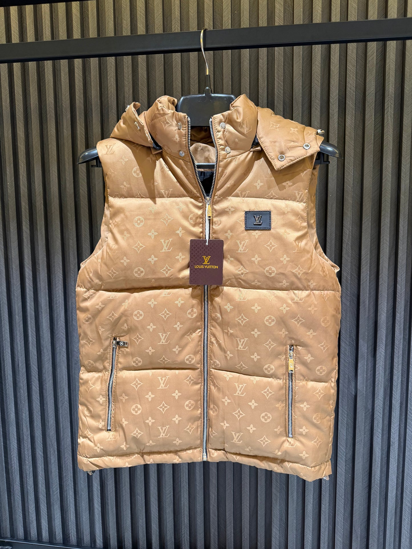 LV SLEEVLESS JACKET