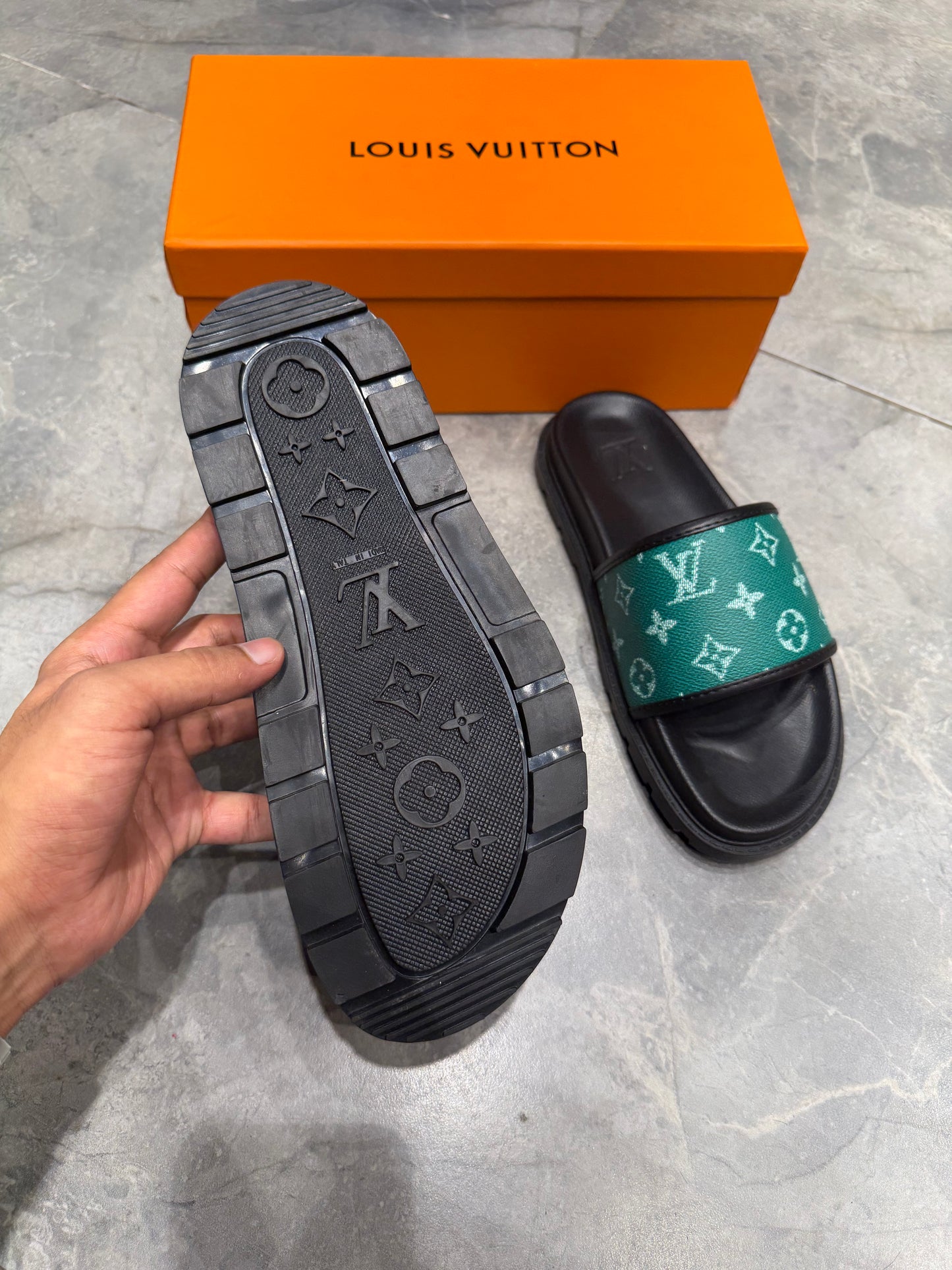 LV HIGH GRADE SLIPPER