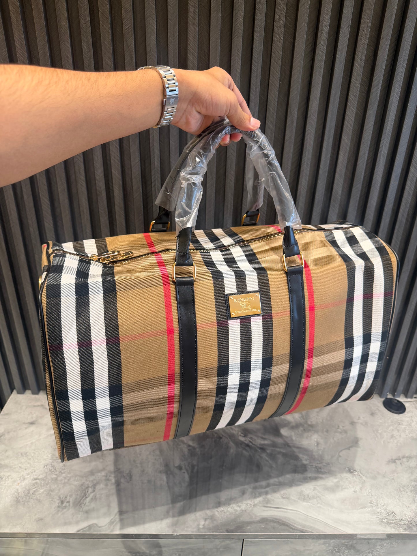 BURBERRY LUGGAGE BAG