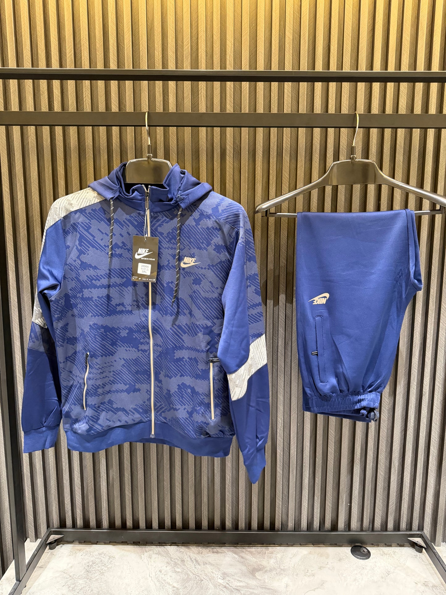 NIKE TRACKSUIT
