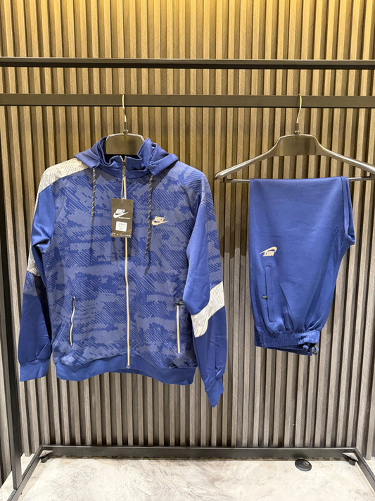NIKE TRACKSUIT