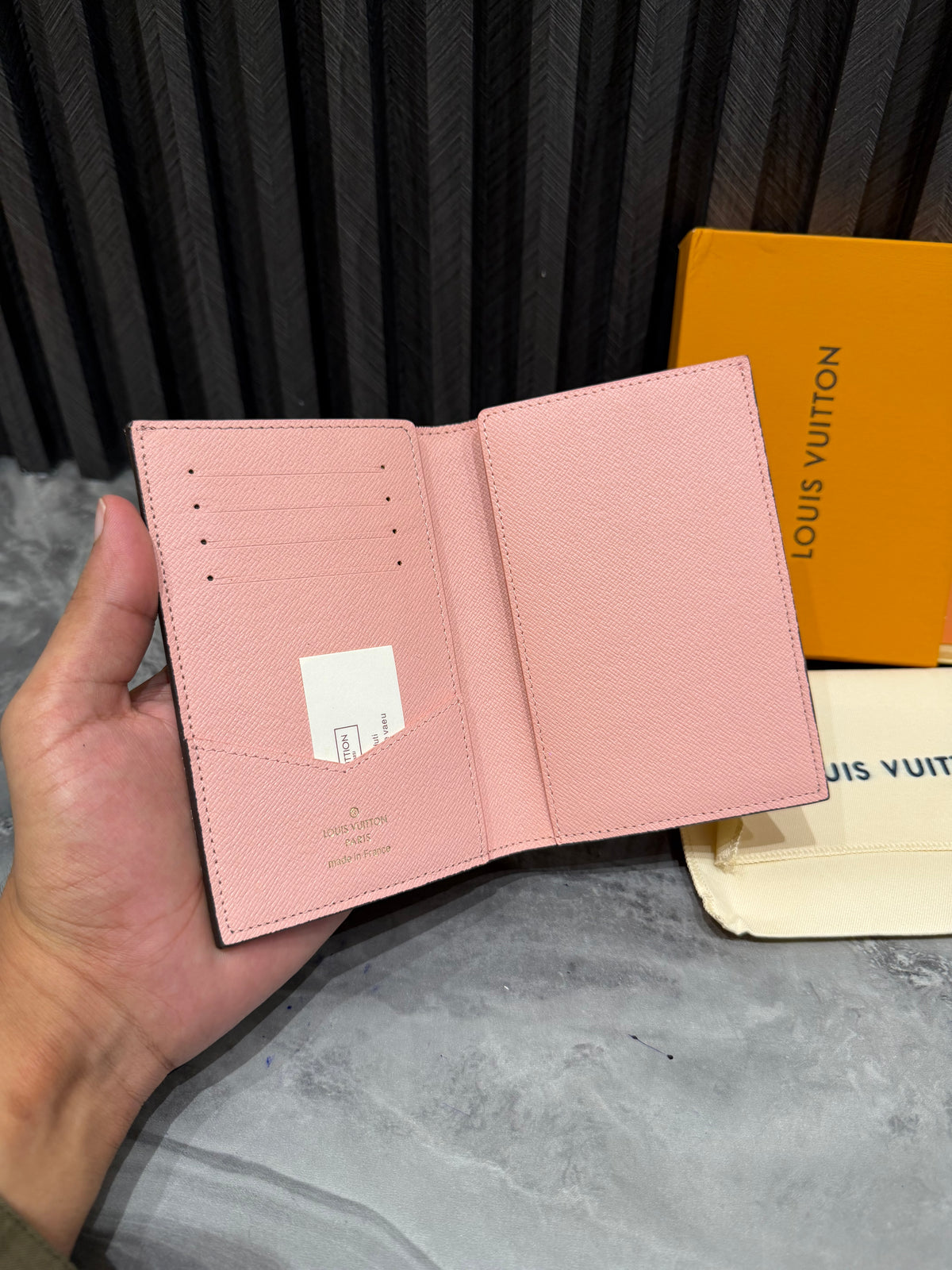 LV WALLET 1.1 GRADE