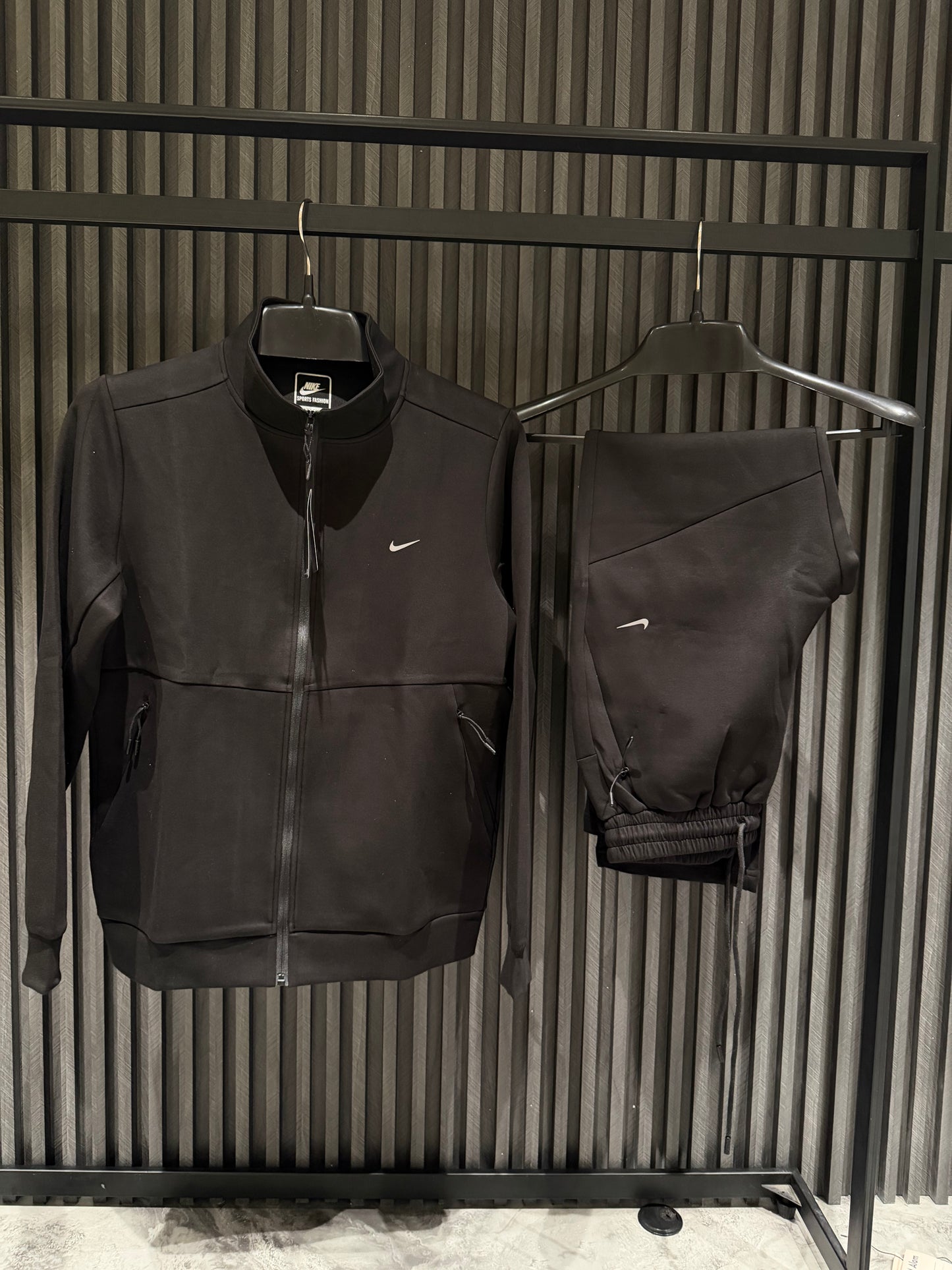 NIKE TRACKSUIT