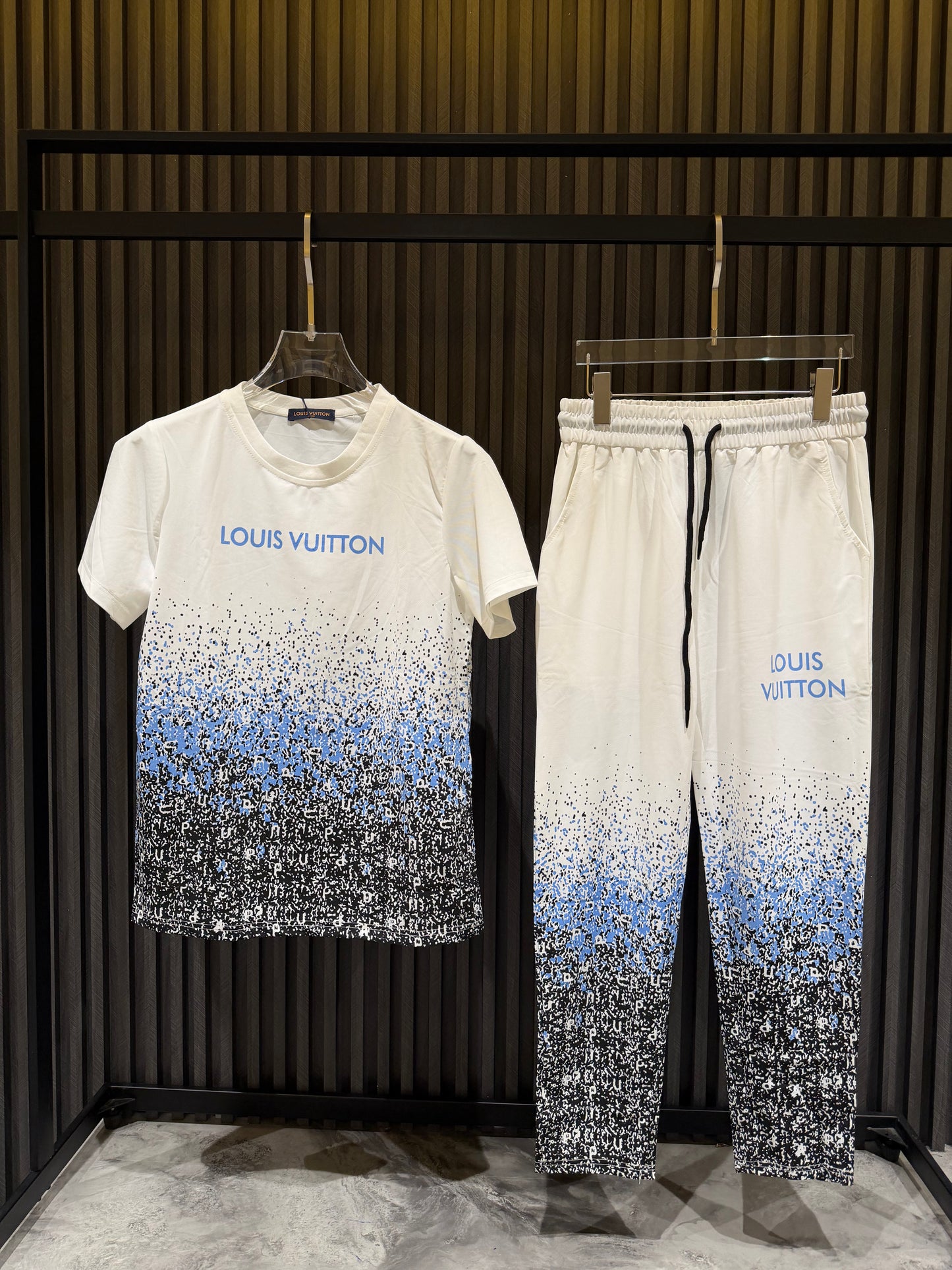 LV SUMMER SUIT