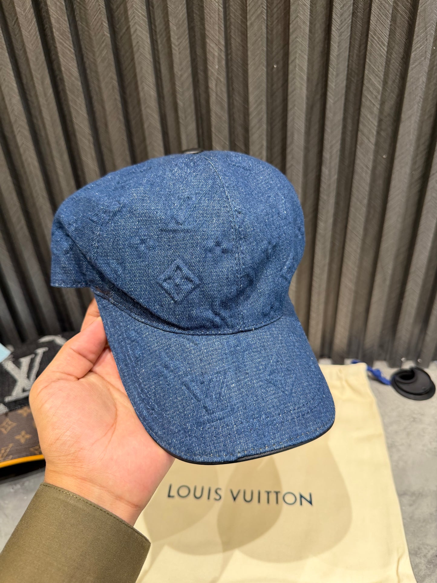 LV CAP HIGH GRADE