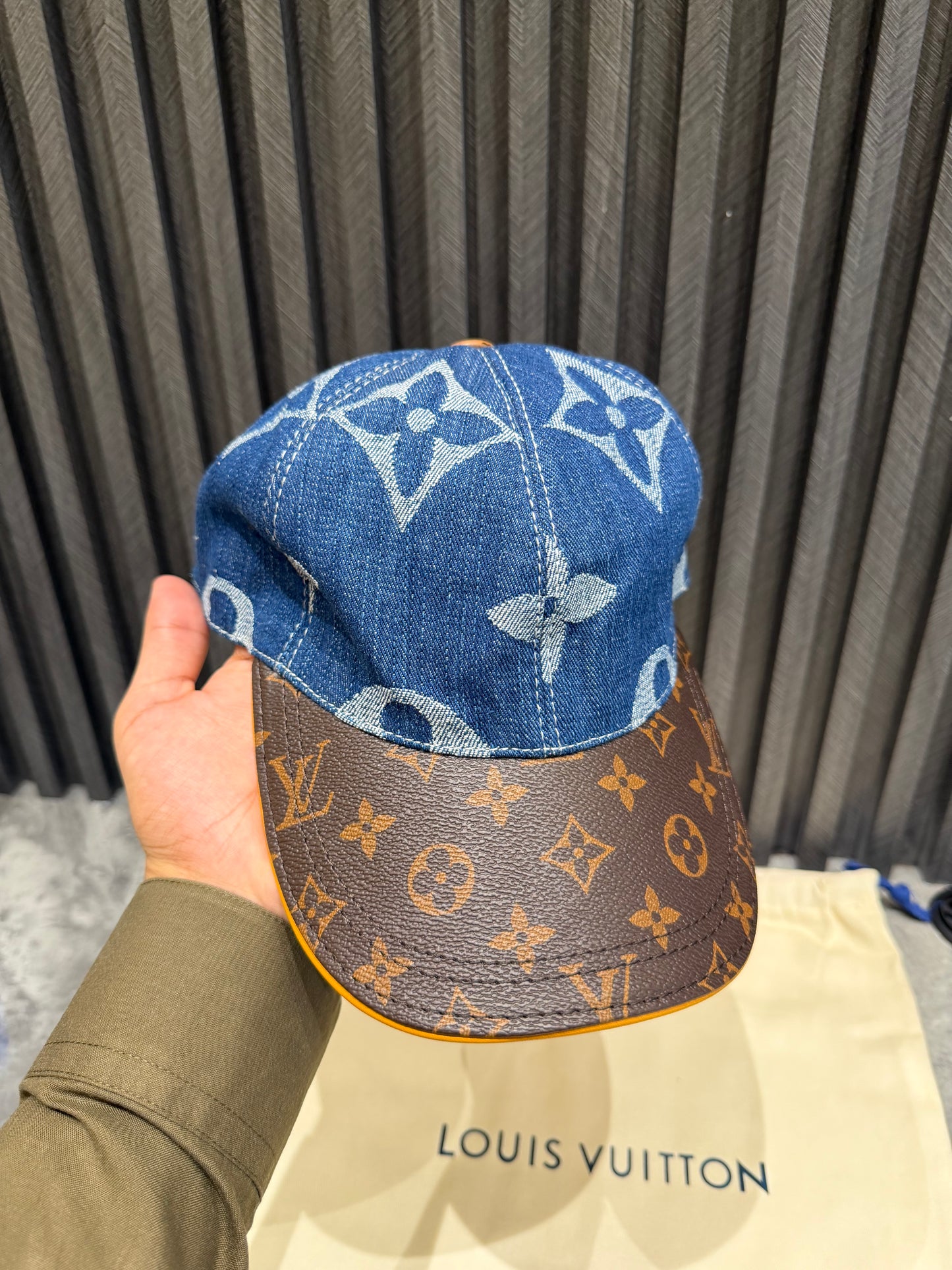 LV CAP HIGH GRADE